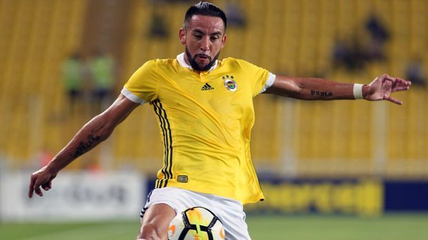 
                <strong>Mauricio Isla (Fenerbahce Istanbul)</strong><br>
                Der Chilene Mauricio Isla wechselte im Sommer ablösefrei von Cagliari in die türkische Metropole zu Fenerbahce. Der 29-Jährige bringt nicht nur die Erfahrung von Spielen in der Serie A, Premier League und Ligue 1 mit, sondern auch von 90 Länderspielen. Zuletzt war der dreimalige italienische Meister mit Juventus Turin auch beim Confed Cup, nun soll Isla die rechte Abwehrseite Fenerbahces stabilisieren. Er unterschrieb bei "Fener" einen Vertrag bis 2020.
              