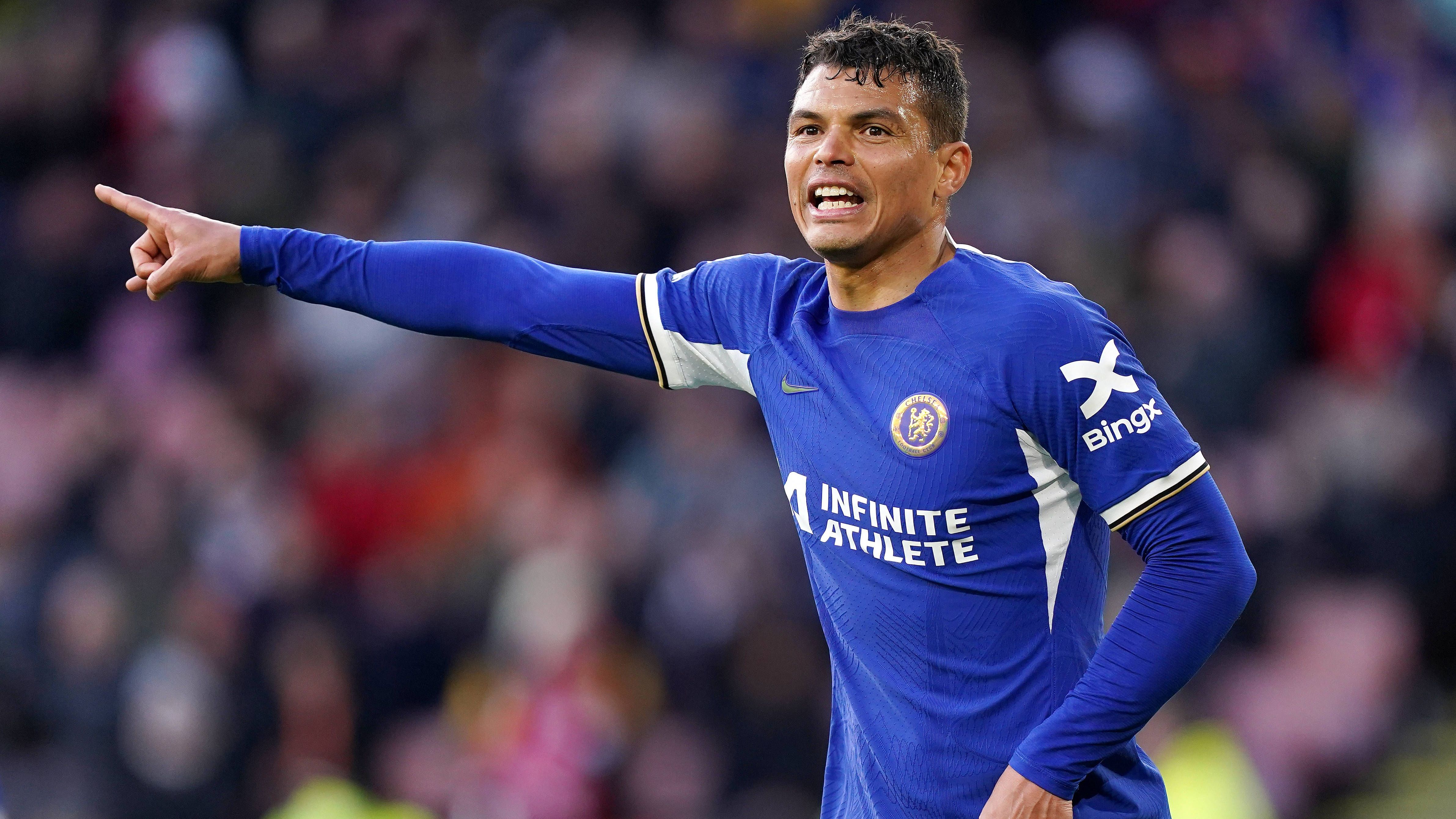 <strong>Thiago Silva</strong><br>Nach vier Jahren bei Chelsea dürfte im Sommer 2024 auch für Thiago Silva an der Stamford Bridge Schluss sein. Der 39-Jährige kam einst unter Thomas Tuchel zu Chelsea und zählte einige Zeit zu den Leistungsträgern der "Blues". Nun dürfte der am Saisonende auslaufende Kontrakt der letzte für ihn bei Chelsea sein. In der laufenden Saison kam er bislang zu 30 Pflichtspiel-Einsätzen.