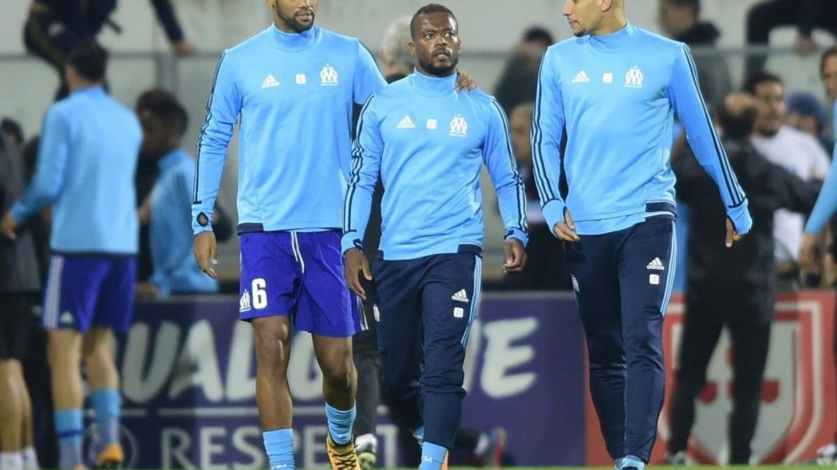 Evra (m.) sah noch vor dem Anstoß die Rote Karte