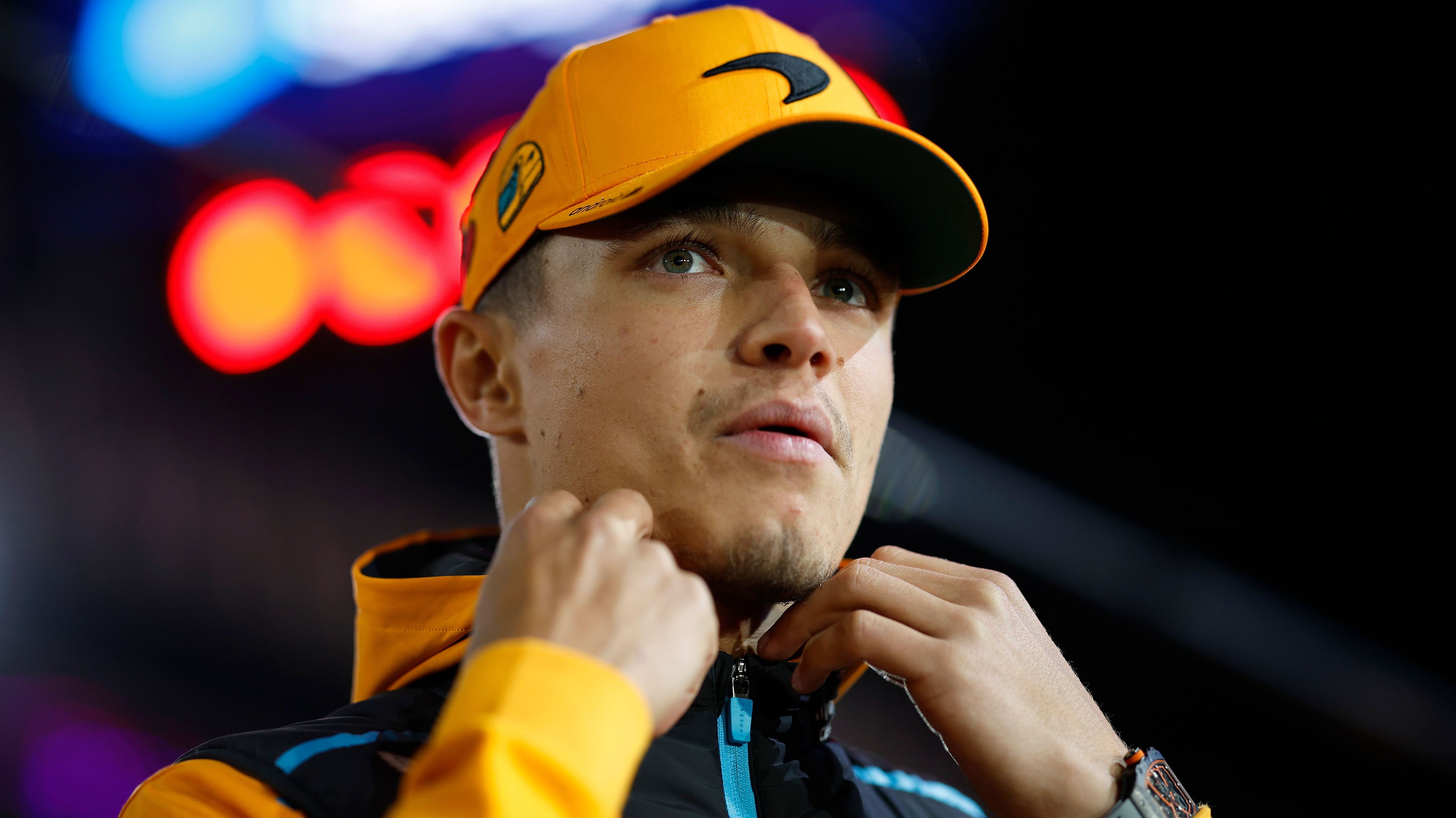 <strong>Lando Norris (derzeit McLaren)</strong><br>Ob McLaren tatsächlich um Titel mitkämpfen kann? Die zweite Saisonhälfte 2023 war vielversprechend, bei einem Durchhänger 2024 könnte der 24-Jährige aber ins Grübeln kommen. Wer weiß, ob die Chance zu einem Mercedes-Wechsel noch einmal wiederkommt? Zudem verstehen sich Norris und Russell ziemlich gut.