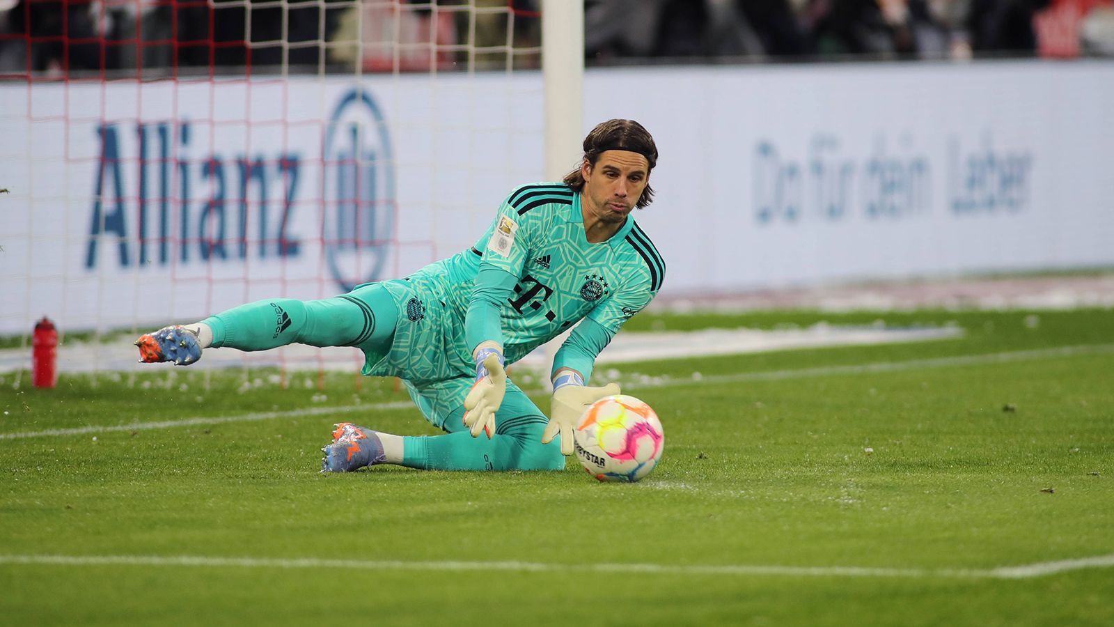 
                <strong>Yann Sommer (FC Bayern München)</strong><br>
                Größtenteils beschäftigungslos. Auch wenn Union durchaus Chancen hat, muss der Schweizer kaum eingreifen, weil die Berliner zu unkonzentriert agieren. ran-Note: 3
              