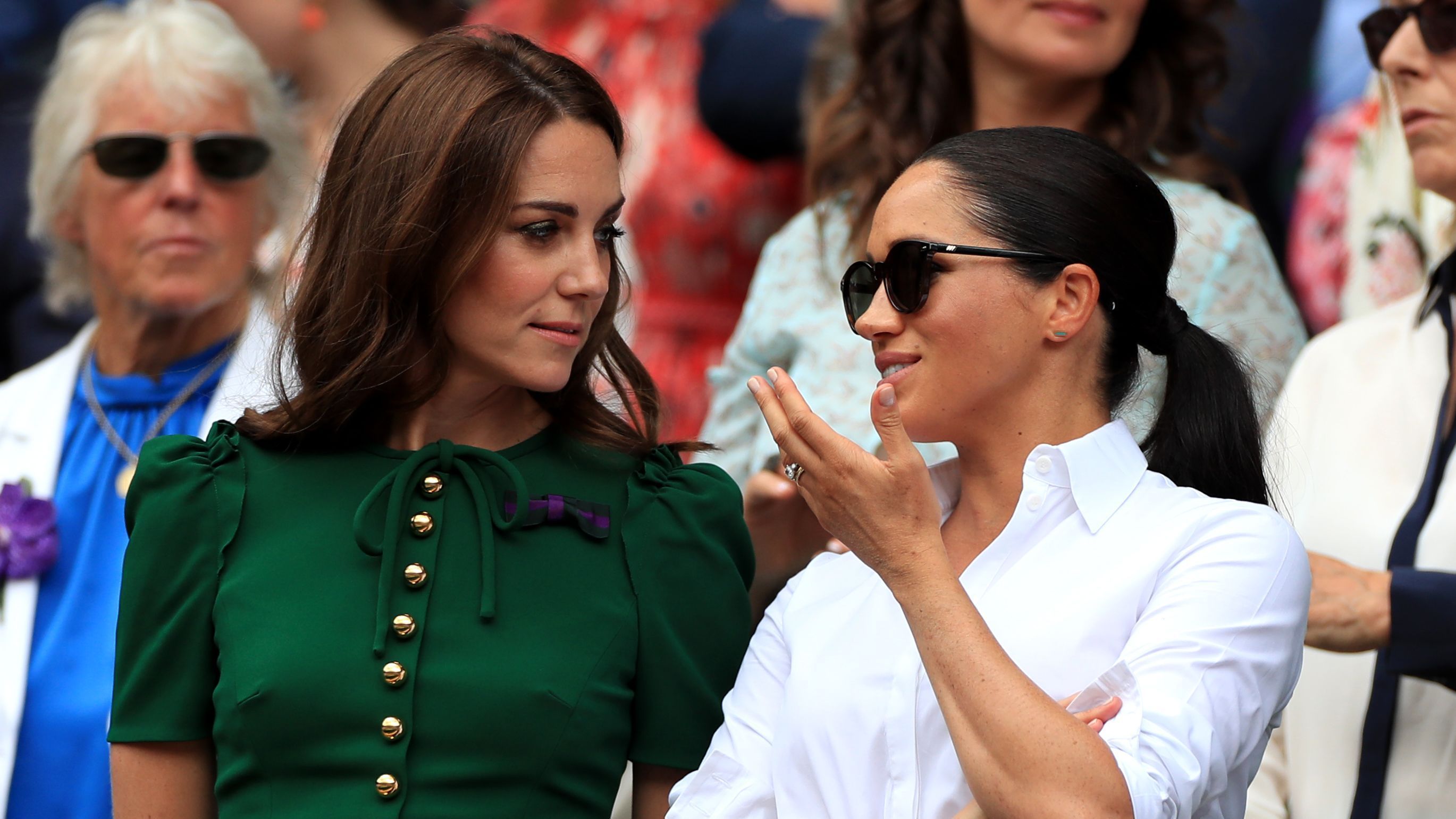Im Juli 2019 plauderten Prinzessin Kate und Herzogin Meghan noch miteianander. Dass sie nebeinander sitzen bei öffentlichen Veranstaltungen galt als selbstverständlich.