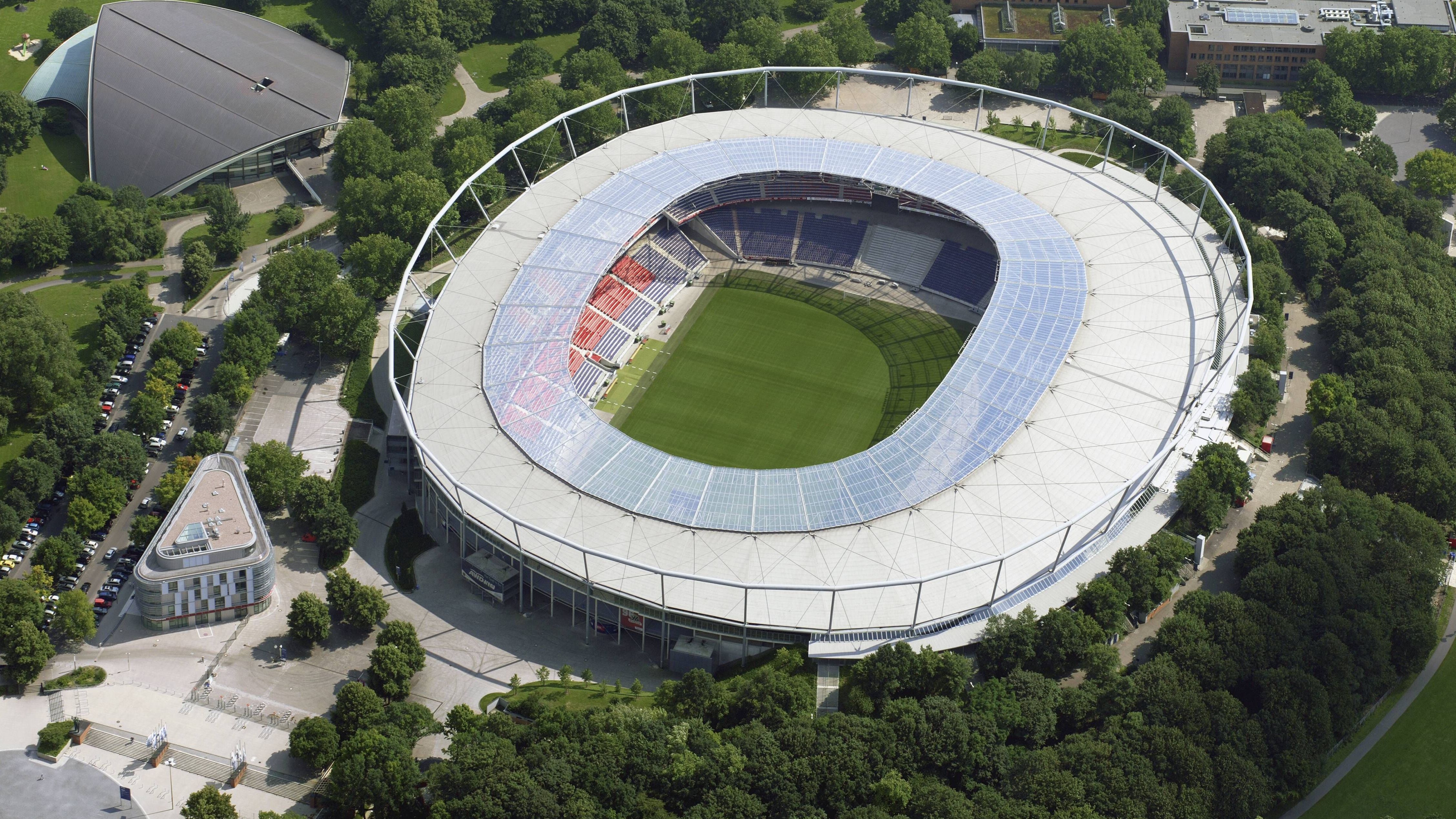 <strong>Hamburg Sea Devils: Heinz-von-Heiden-Arena Hannover</strong><br>Wie die Hamburg Sea Devils bekannt gaben, werden zwei Heimspiele der kommenden Saison in der Heinz-von-Heiden-Arena in Hannover stattfinden. "Wir wissen um die Football-Leidenschaft und -Tradition in der Region Hannover und freuen uns, diese Leidenschaft mit möglichst vielen Menschen zu teilen“, heißt es aus Hamburg.