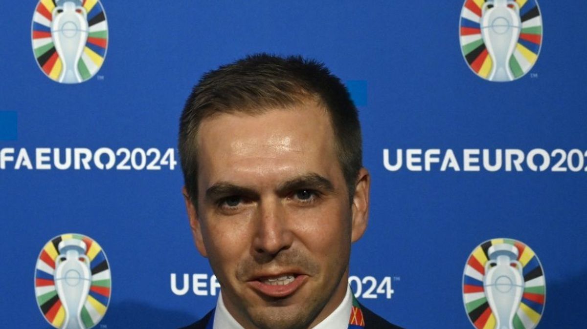 Philipp Lahm rät Hansi Flick von Experimenten ab