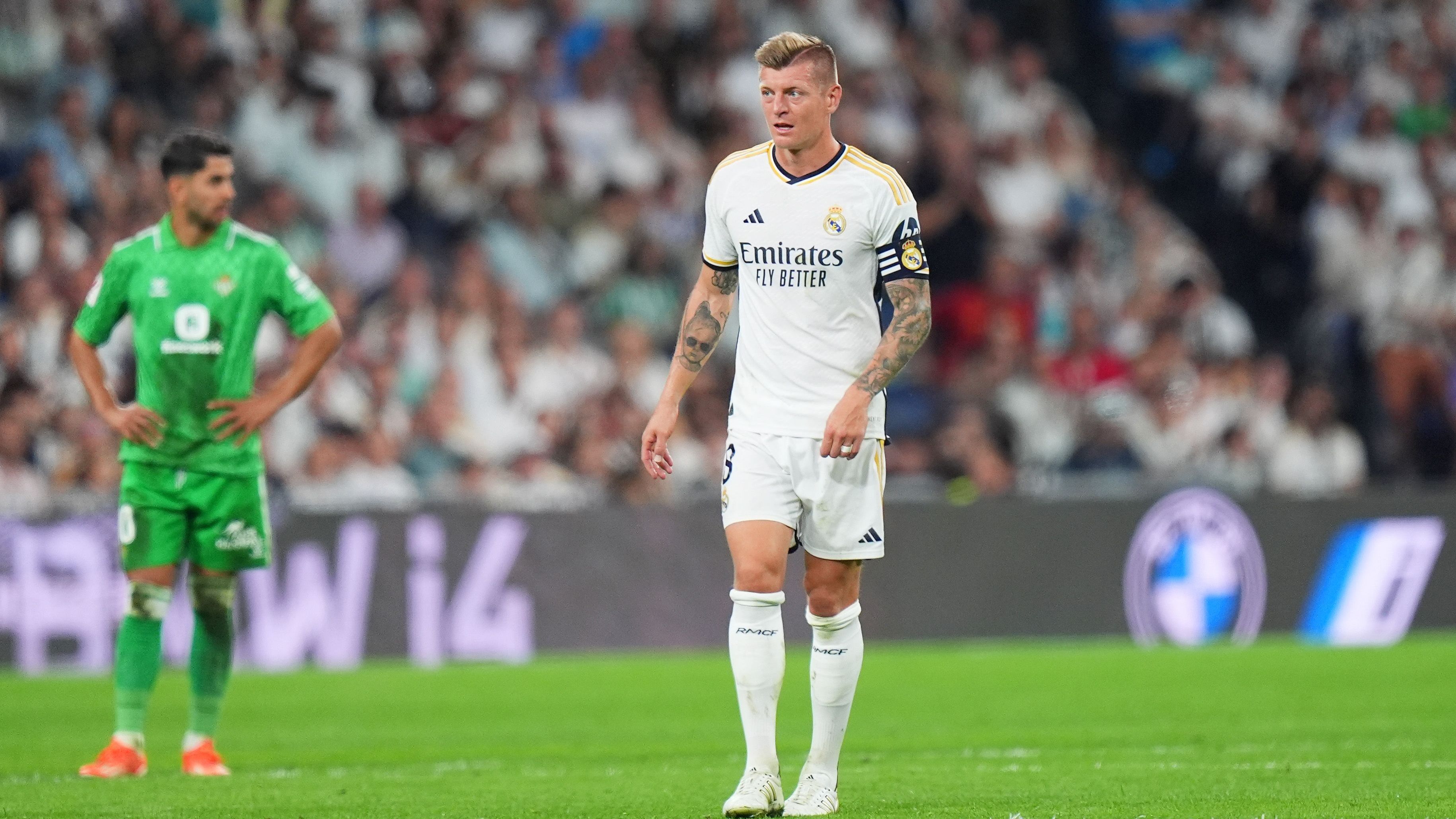 <strong>Ein letztes Mal in der La-Liga-Startelf</strong><br>Natürlich stellte Real-Coach Toni Kroos seinen langjährigen Mittelfeldstrategen Kroos gegen Real Betis von Beginn an auf. Zudem trug der 34-Jährige auch die Kapitänsbinde.&nbsp;