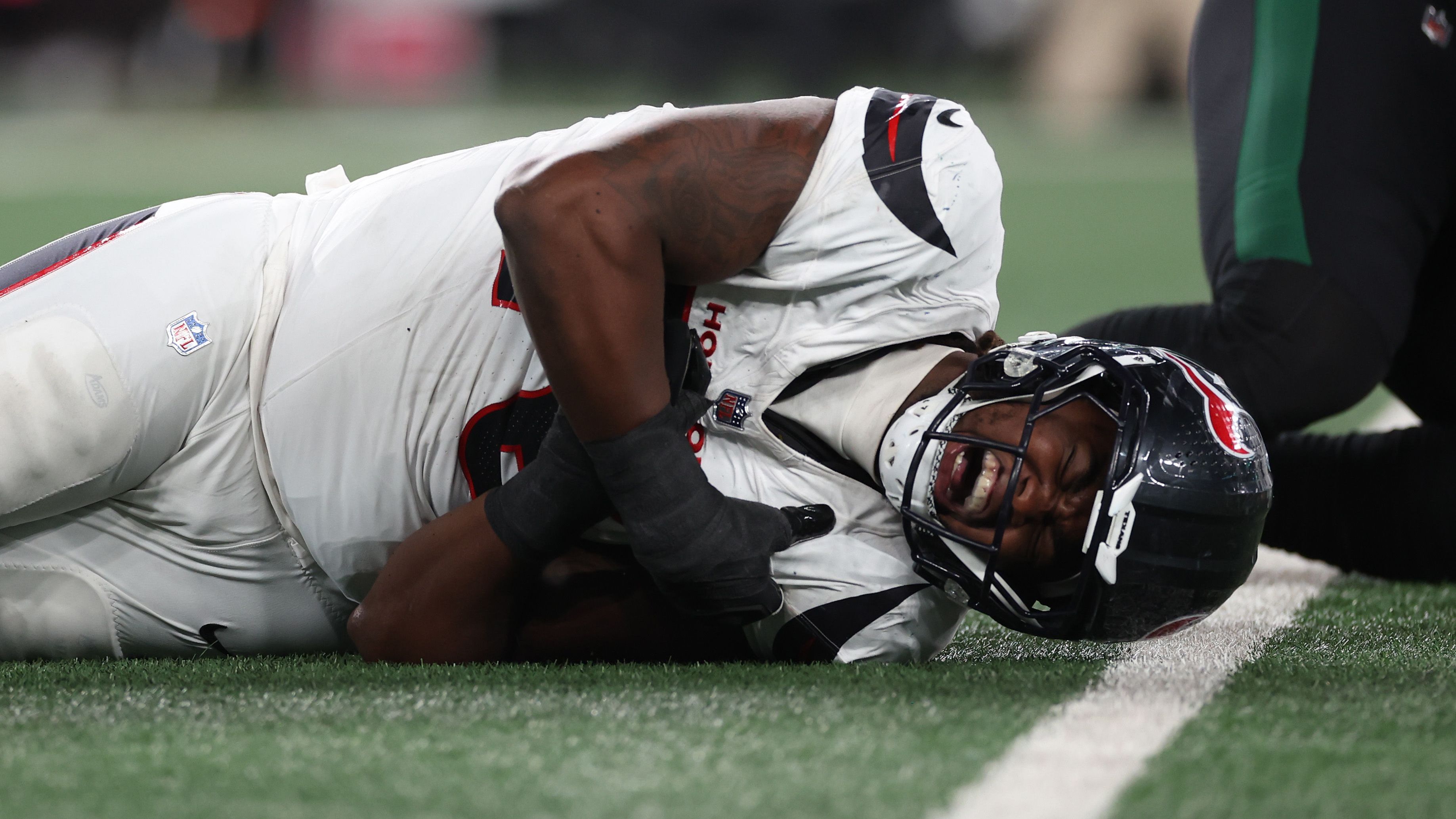 <strong>Kenyon Green (Houston Texans)</strong><br>Für die Houston Texans kommt es knüppeldick! Nach dem vorzeitigen Saisonaus für&nbsp;Stefon Diggs müssen die Texaner auch für die restliche Spielzeit 2024 auf Guard Kenyon Green verzichten. Laut Ian Rapoport kann der 23-Jährige nach seiner zuletzt erlittenen Schulterverletzung erst zur Saison 2025 wieder aktiv ins Geschehen eingreifen.&nbsp;<a href="https://x.com/RapSheet"></a>