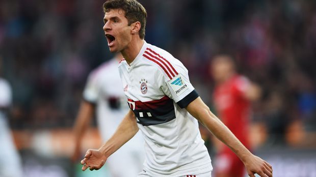 
                <strong>Wenn Müller trifft verliert Bayern nicht</strong><br>
                Eine verrückte Geschichte, die sogar über die vergangene Hinrunde hinausgeht: Der FC Bayern München hat bislang noch kein Spiel verloren, indem Thomas Müller getroffen hat. Von 67 Spielen mit einem Müller-Tor gewann der Meister 64. Drei Partien gingen Unentschieden aus.
              