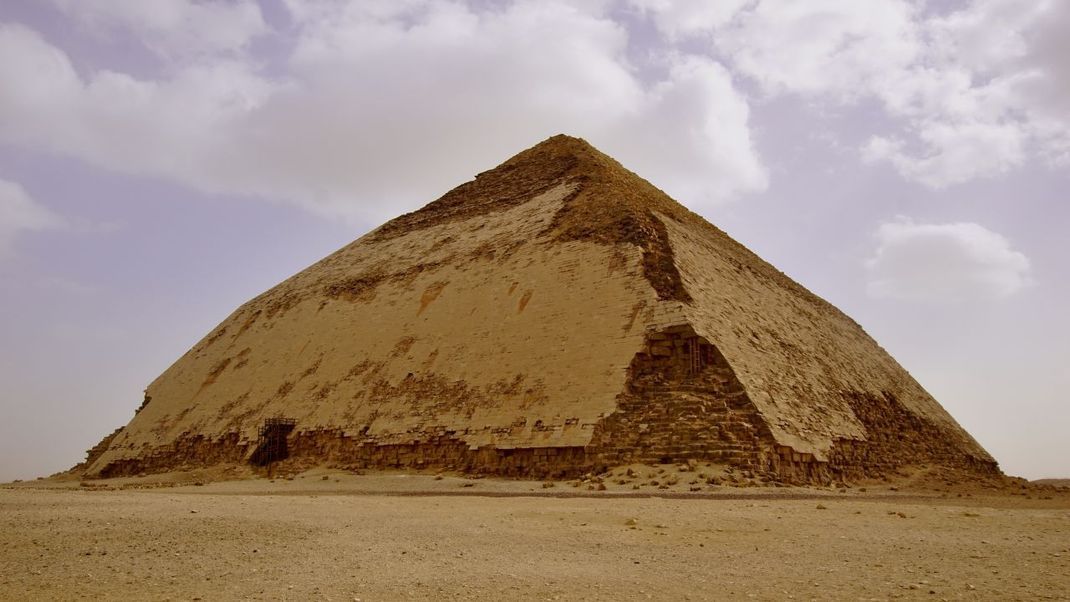Die alt-ägyptische Knick-Pyramide des Snofru.