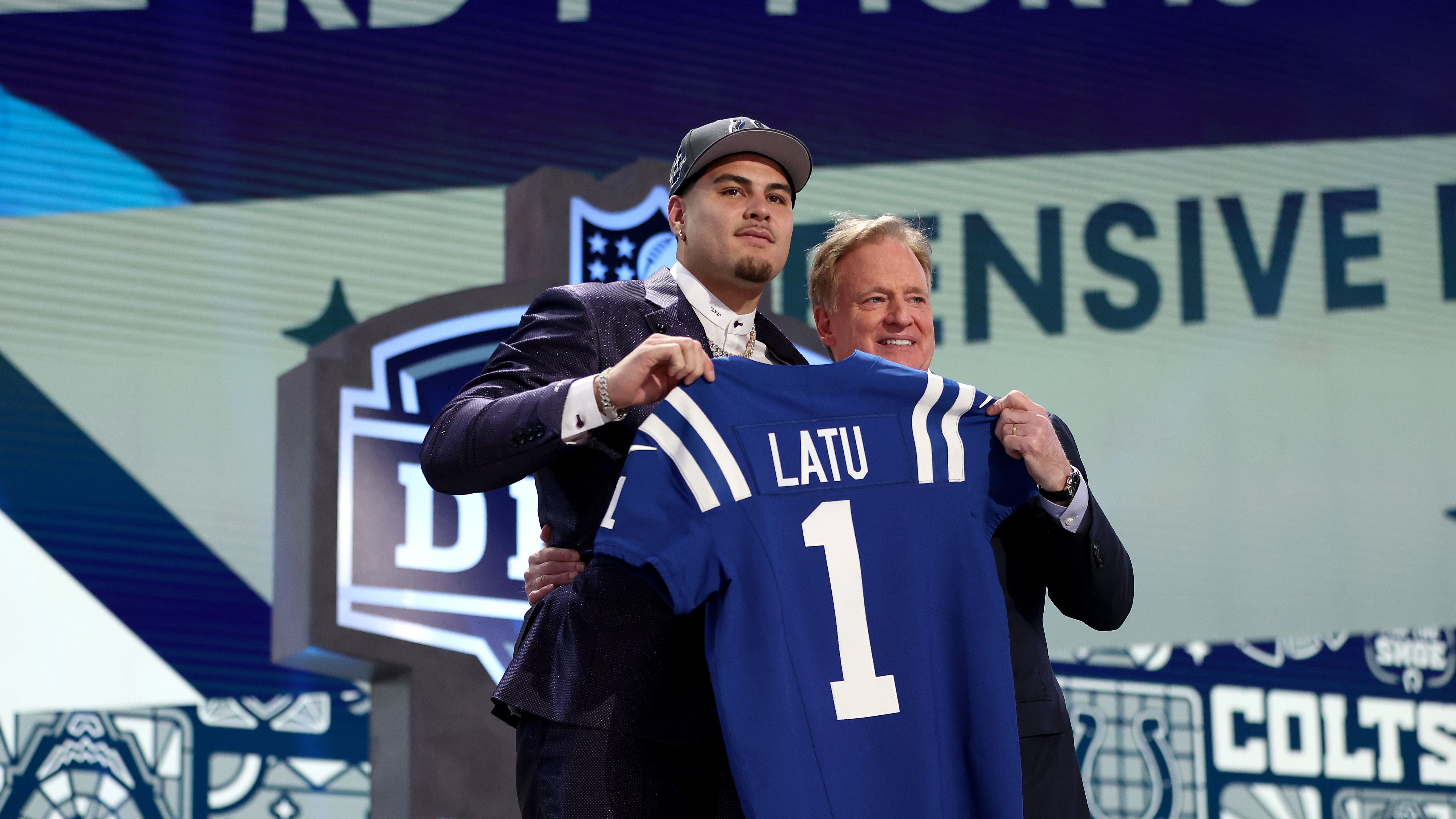 <strong>Pick 15: Indianapolis Colts</strong><br>Laiatu Latu, Edge - UCLA<br>Prognostiziertes Gehalt: 16,69 Millionen US-Dollar (Spotrac) | 17,03 Millionen US-Dollar (Over The Cap)<br>Vertrag unterschrieben: <b>Ja</b>