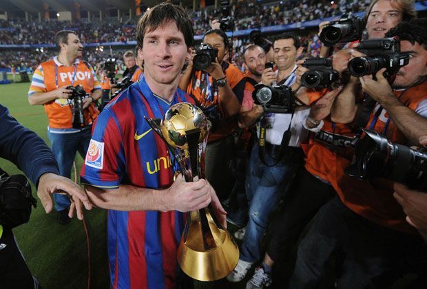 
                <strong>Lionel Messi: 2009</strong><br>
                Die Nummer Eins der Welt. Champions-League-Sieger, Meister, Supercup-Sieger, Klub-Weltmeister und Pokalsieger, zusätzlich Europas Fußballer des Jahres und Weltfußballer. Das alles mit 22 Jahren. 47 Tore in 53 Spielen. Noch Fragen?
              