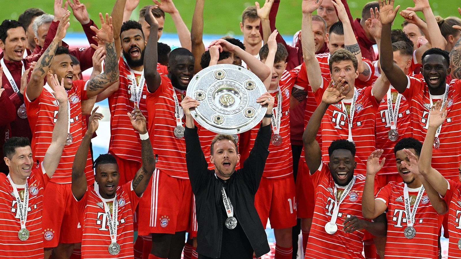 
                <strong>So feiert der FC Bayern München die 32. Meisterschaft</strong><br>
                Für Trainer Julian Nagelsmann ist es die erste Deutsche Meisterschaft, zumindest im Profi-Bereich. 2014 holte er den Titel mit der U19 der TSG 1899 Hoffenheim.
              