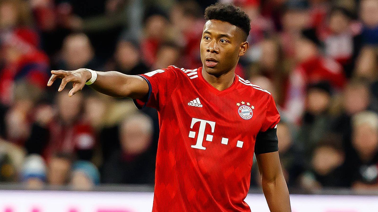 
                <strong>David Alaba</strong><br>
                Einer der aktivsten Bayern-Spieler. Sorgt gemeinsam mit Coman auf der linken Seite für Wirbel - von der ersten bis zur letzten Minute. Leitet bereits in der 4. Minute die erste gute Bayern-Chance ein. Der allerletzte Pass in die Spitze kommt jedoch häufig nicht an. Durch den Offensivdrang beim Gegentor zu weit vorne, um rechtzeitig zur Stelle zu sein. ran-Note: 2
              