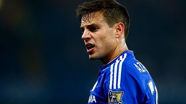 
                <strong>Linksverteidigung: Cesar Azpilicueta (FC Chelsea)</strong><br>
                Linksverteidigung: Cesar Azpilicueta (FC Chelsea). "Obwohl Chelsea nicht seine beste Saison spielt, kann man sich darauf verlassen, dass er eine gute Partie abliefert", schwärmt Buffon vom spanischen Nationalspieler.
              