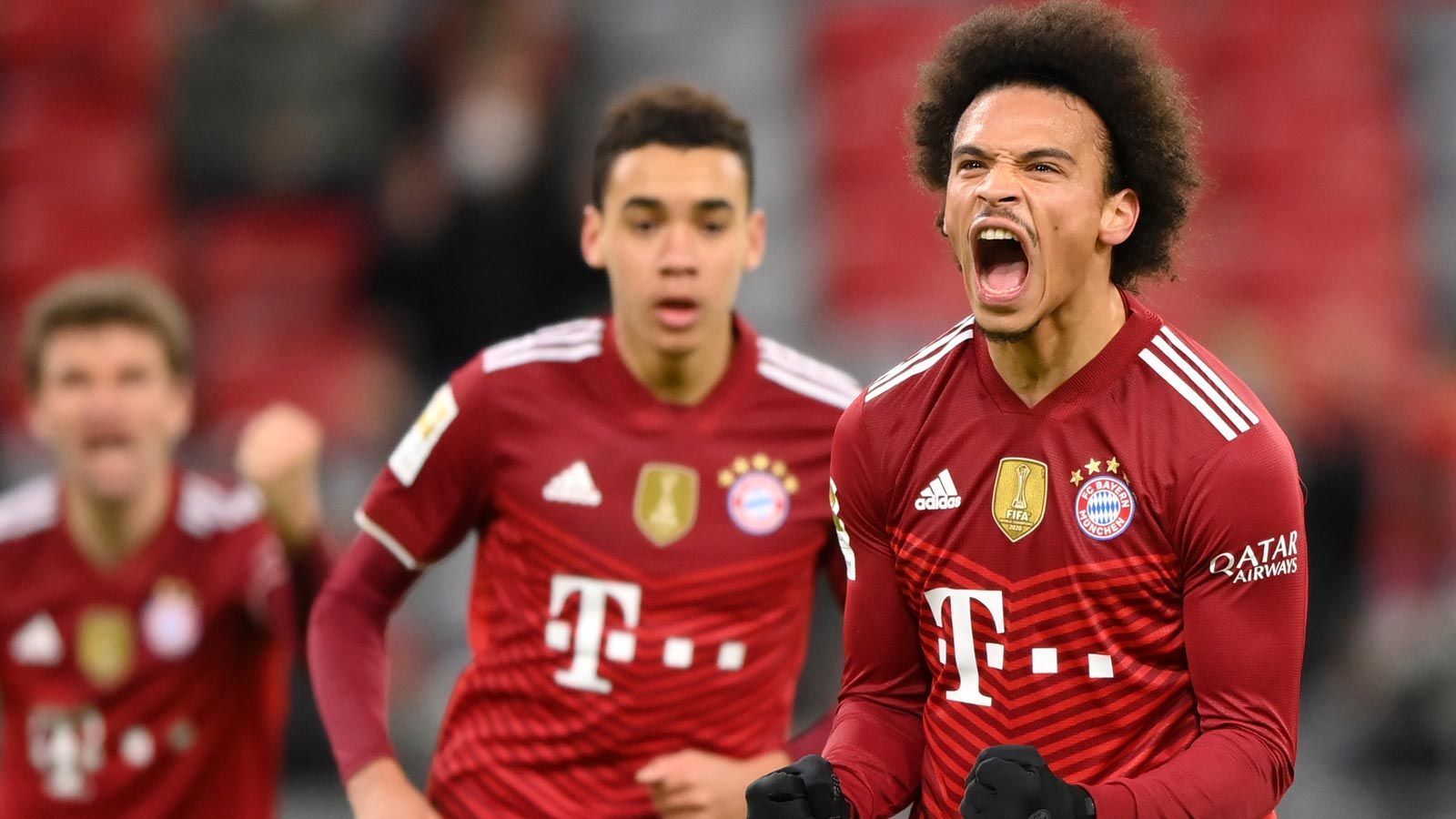 
                <strong>13. Spieltag: Bayern bricht nächsten Torrekord</strong><br>
                Leroy Sane und sein Treffer zum 1:0-Endstand gegen Arminia Bielefeld haben für einen neuen Rekord für den FC Bayern München gesorgt. Das Tor des Nationalspielers war das 102. in diesem Kalenderjahr 2021. Damit hat der Rekordmeister die vorherige Bestmarke von 101 Toren, aufgestellt vom 1. FC Köln im Jahr 1977, gebrochen. Mit noch vier ausstehenden Spieltagen in diesem Jahr dürften die Münchener die Bestmarke sogar noch ausbauen.
              