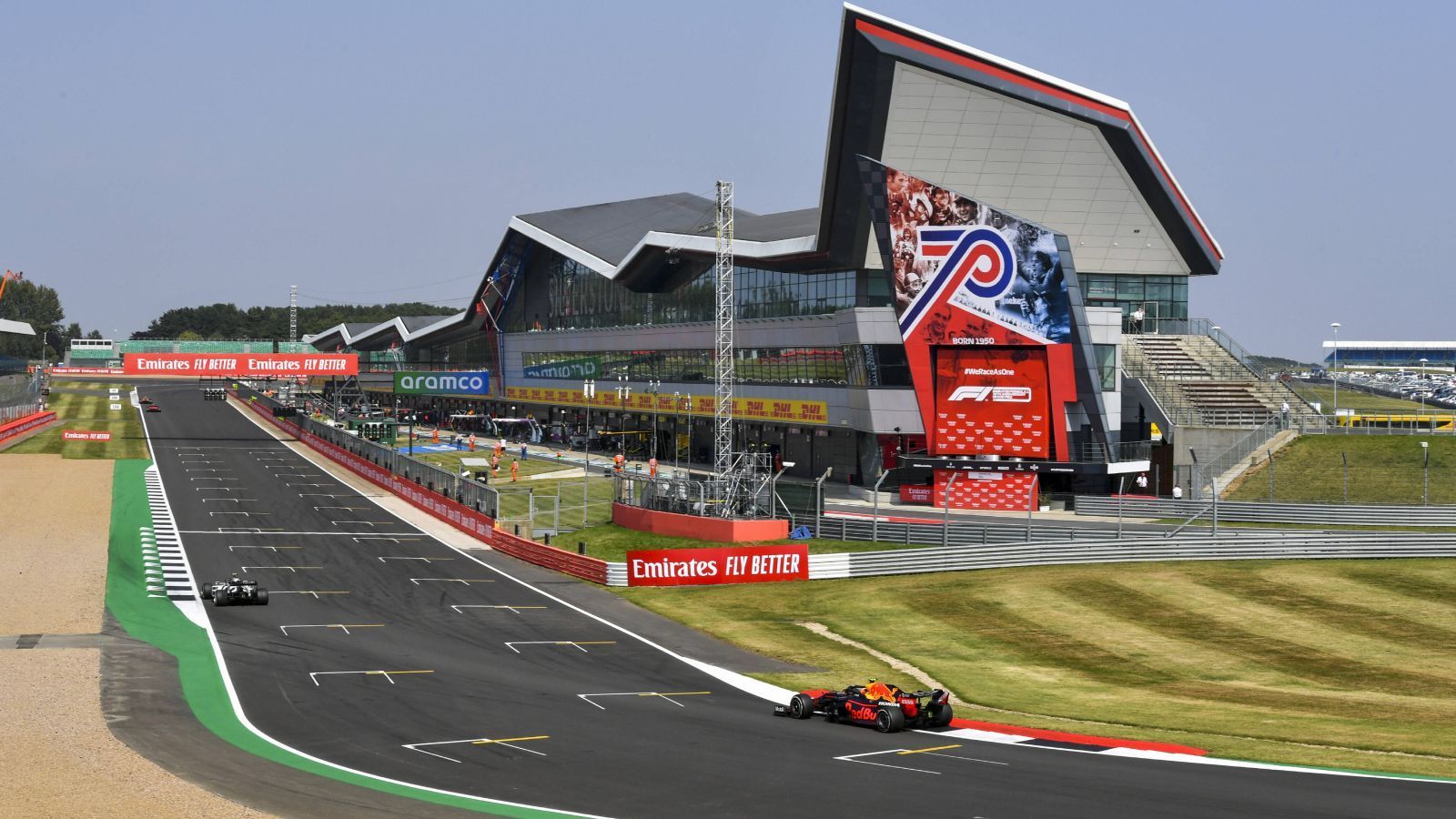 
                <strong>Silverstone Circuit (Großbritannien)</strong><br>
                16. bis 18. Juli: 10. Grand-Prix-Wochenende in Silverstone (Großbritannien)
              