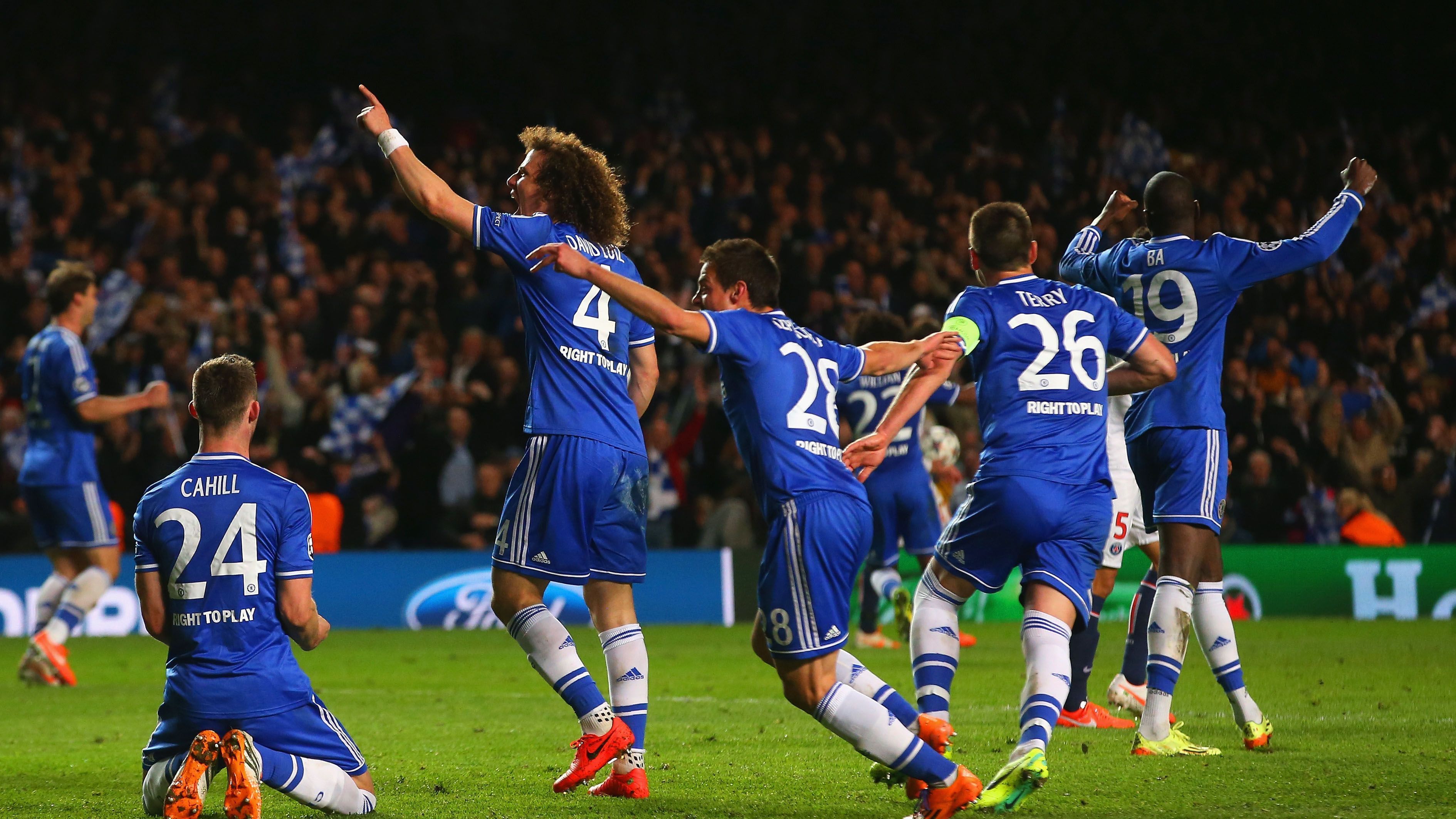 
                <strong>FC Chelsea vs. Paris Saint-Germain 2013/14</strong><br>
                Das Duell zwischen dem FC Chelsea und Paris St. Germain sorgt in der Saison 2013/14 für Aufsehen. Zunächst verlieren die Londoner das Hinspiel in Paris mit 1:3. Im Rückspiel erreichen die "Blues" durch die Tore vom späteren Weltmeister Andre Schürrle und dem Ex-Hoffenheimer Demba Ba einen 2:0-Sieg im eigenen Stadion und ziehen nach einem phänomenalen Comeback ins Halbfinale ein.
              