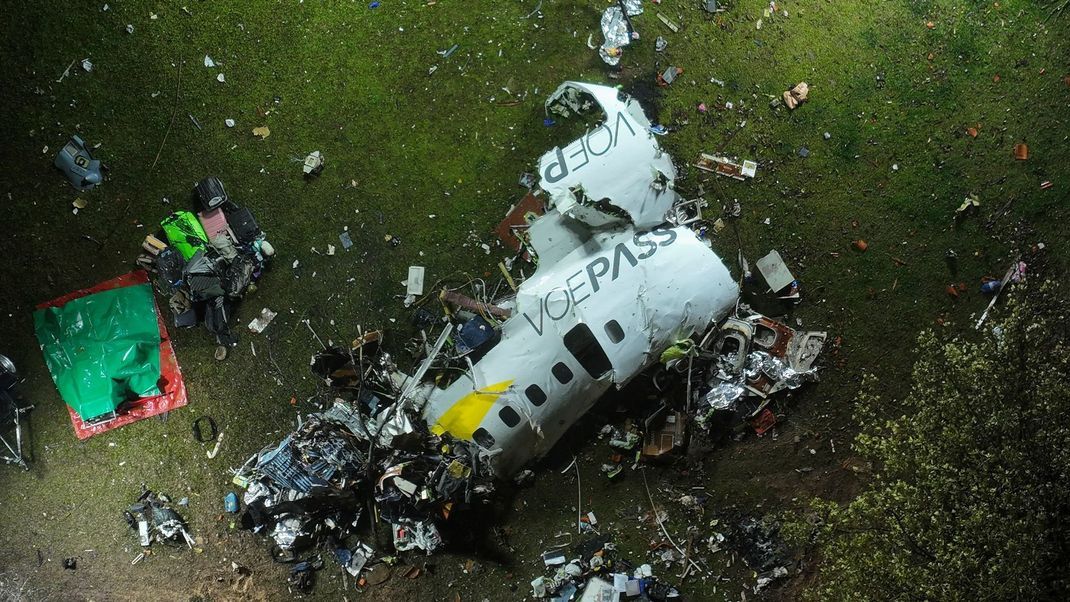 Die Trümmer des Flugzeugs der Airline VoePass in Brasilien.