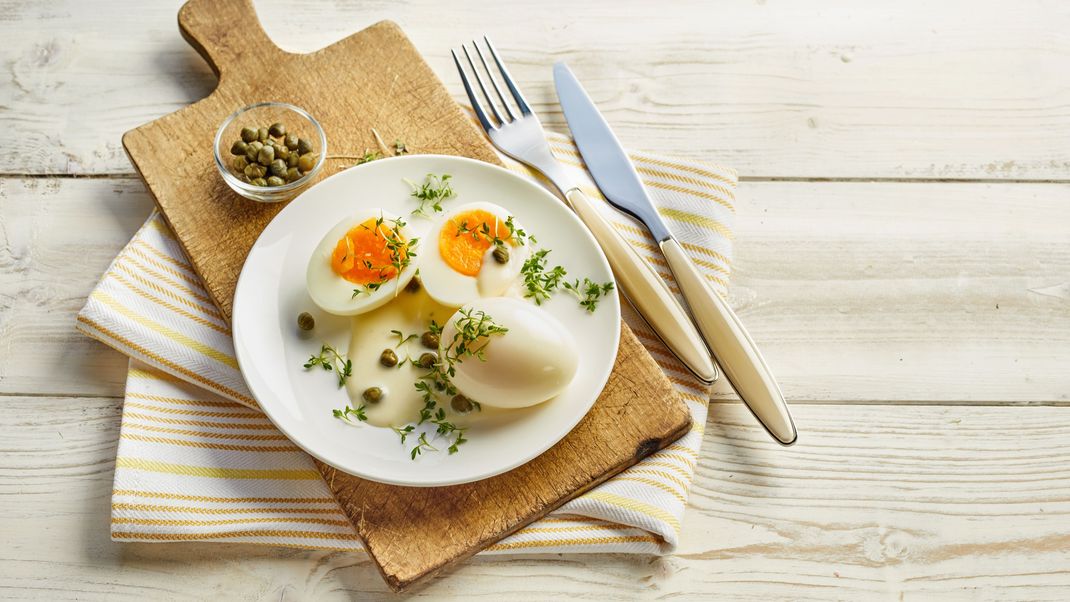 Eier in Senfsauce: ein absoluter Klassiker unter den Low Budget Rezepten.