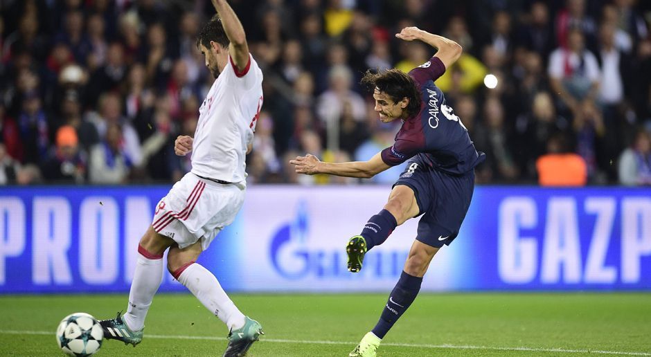 
                <strong>Edinson Cavani (Paris St. Germain)</strong><br>
                In den ersten 20 Minuten überhaupt nicht im Spiel. Das liegt teils an ungenauen Zuspielen seiner Team-Kollegen oder schwachen Ballannahmen. Zudem stört Bayerns Süle den Uruguayer als Ballträger stets früh. In der 26. Minute dann mit dem ersten Abschluss nach schönem Mbappe-Pass. Und dann klingelt es doch. Wieder legt Mbappe auf, Cavani schließt direkt ab und profitiert davon, dass er Ulreich auf dem falschen Fuß erwischt - 2:0. Dann wieder eine schwache Aktion. In der 36. Minute vergibt er ein Zuspiel von Neymar kläglich. Läuferisch mit einer ordentlichen Partie. Bindet so häufig Süle oder Martinez an sich. ran-Note: 3
              