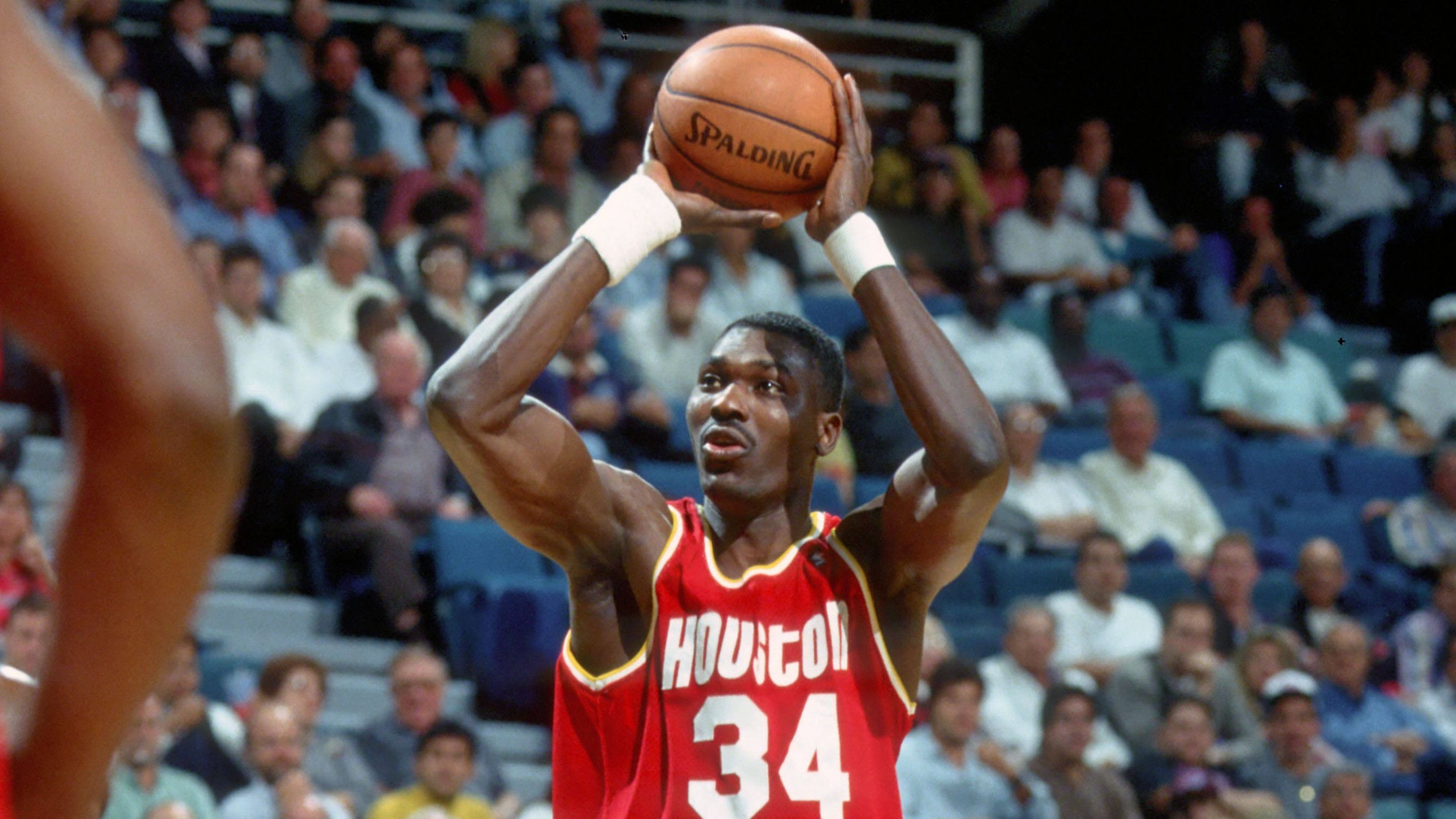 <strong>Hakeem Olajuwon (Houston Rockets)</strong><br>Jahr: 1993<br>Gegner: Minnesota Timberwolves<br>Statline: 34 Punkte, 10 Rebounds, 5 Assists, 8 Blocks, 5 Steals