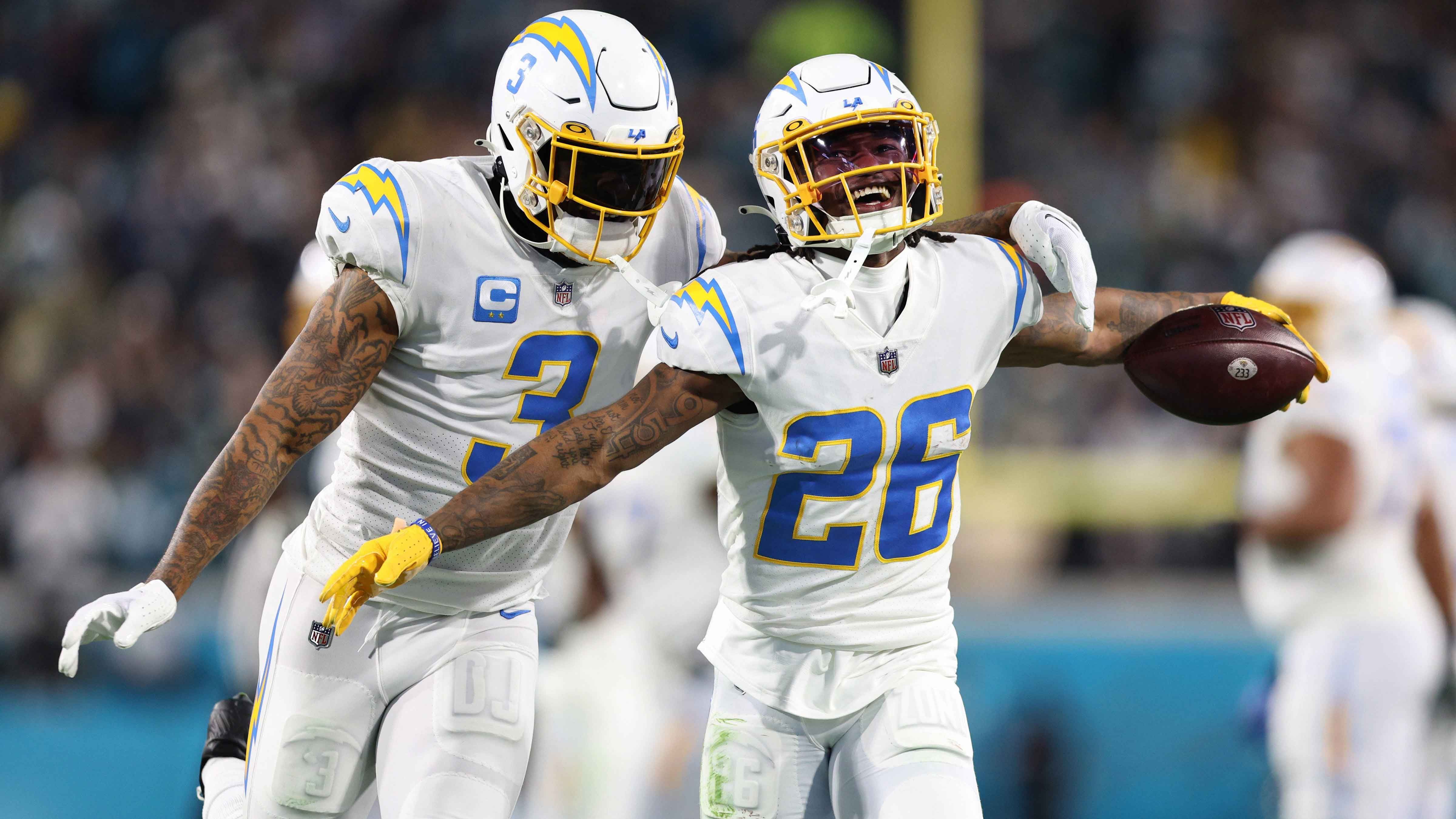 
                <strong>Platz 21: Los Angeles Chargers</strong><br>
                &#x2022; Cornerback-Starter: J.C. Jackson, Asante Samuel Jr.<br>&#x2022; Cornerback-Backups: Michael Davis, Kemon Hall, Cameron Brown, Ja'Sir Taylor, Deane Leonard, Michael Jacquet<br>&#x2022; Safety-Starter: Derwin James Jr., Alohi Gilman<br>&#x2022; Safety-Backups: JT Woods, AJ Finley, Mark Webb Jr., Tyler Baker-Williams<br>Auf dem Papier haben die Los Angeles Chargers eine deutlich stärkere Secondary als Platz 21. Was sie so weit nach hinten wirft ist unter anderem die Verletzungsanfälligkeit. Safety Derwin James gehört zu den besten der Liga - wenn er denn fit ist. Gleiches gilt für Cornerback J.C. Jackson - wenn er denn fit ist. 
              