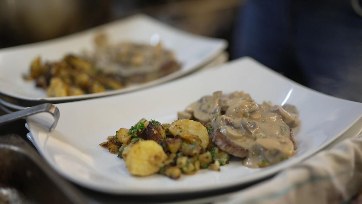 Rumpsteak mit Bratkartoffeln und Champignonsoße