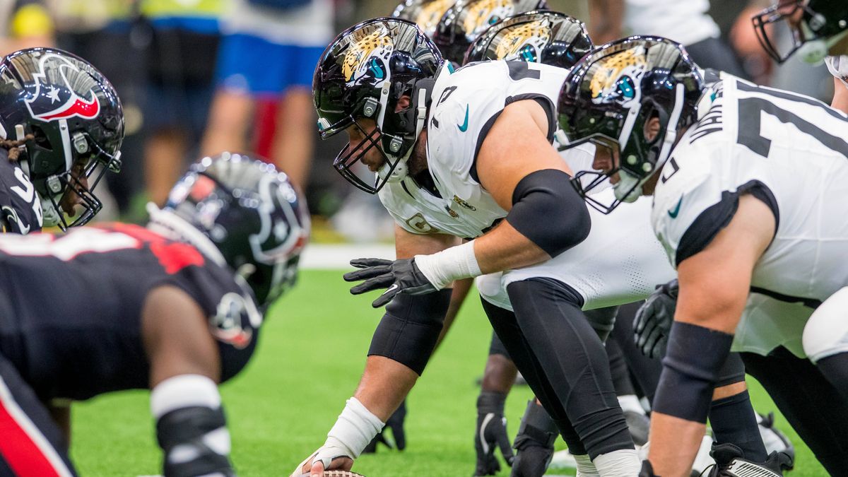 November 9, 2025: Jacksonville Jaguars center Robert Hainsey (73) during a game between the Jacksonville Jaguars and the Houston Texans in Houston, TX. .. CSM - ZUMAc04_ 20251109_zma_c04_172 Copyri...