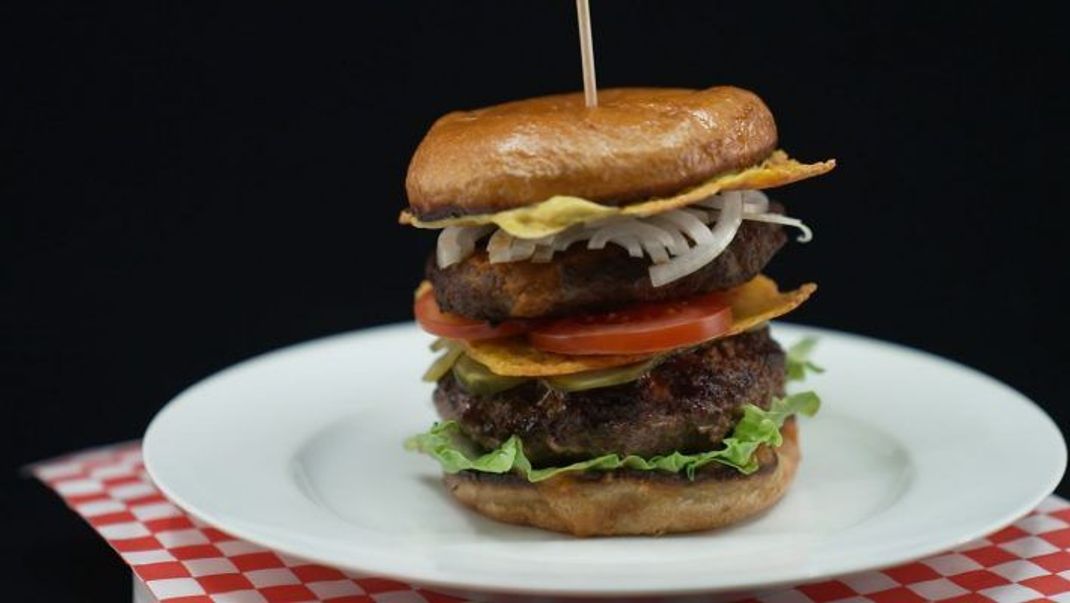 Läuft dir beim Anblick dieses Burgers auch schon das Wasser im Mund zusammen?