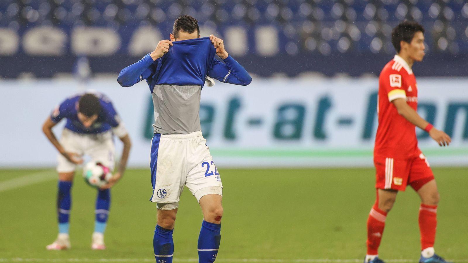 
                <strong>Nur eine Großchance</strong><br>
                Bei zwei Toren in dieser Saison sind das rund 19 Versuche, bis mal ein Tor fällt. Der schlechteste Wert der Liga. Alarmierend: Unter den Möglichkeiten war bislang nur eine (!) einzige Großchance.
              