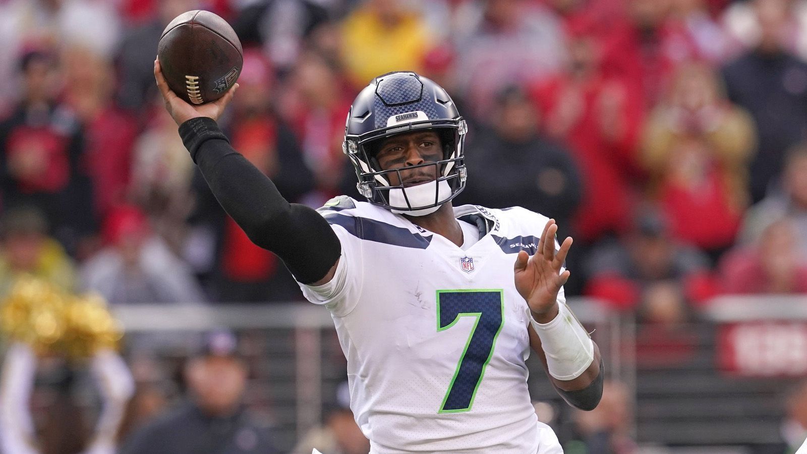 
                <strong>Comeback Player of the Year</strong><br>
                &#x2022; Geno Smith, Quarterback (Seattle Seahawks)<br>
              