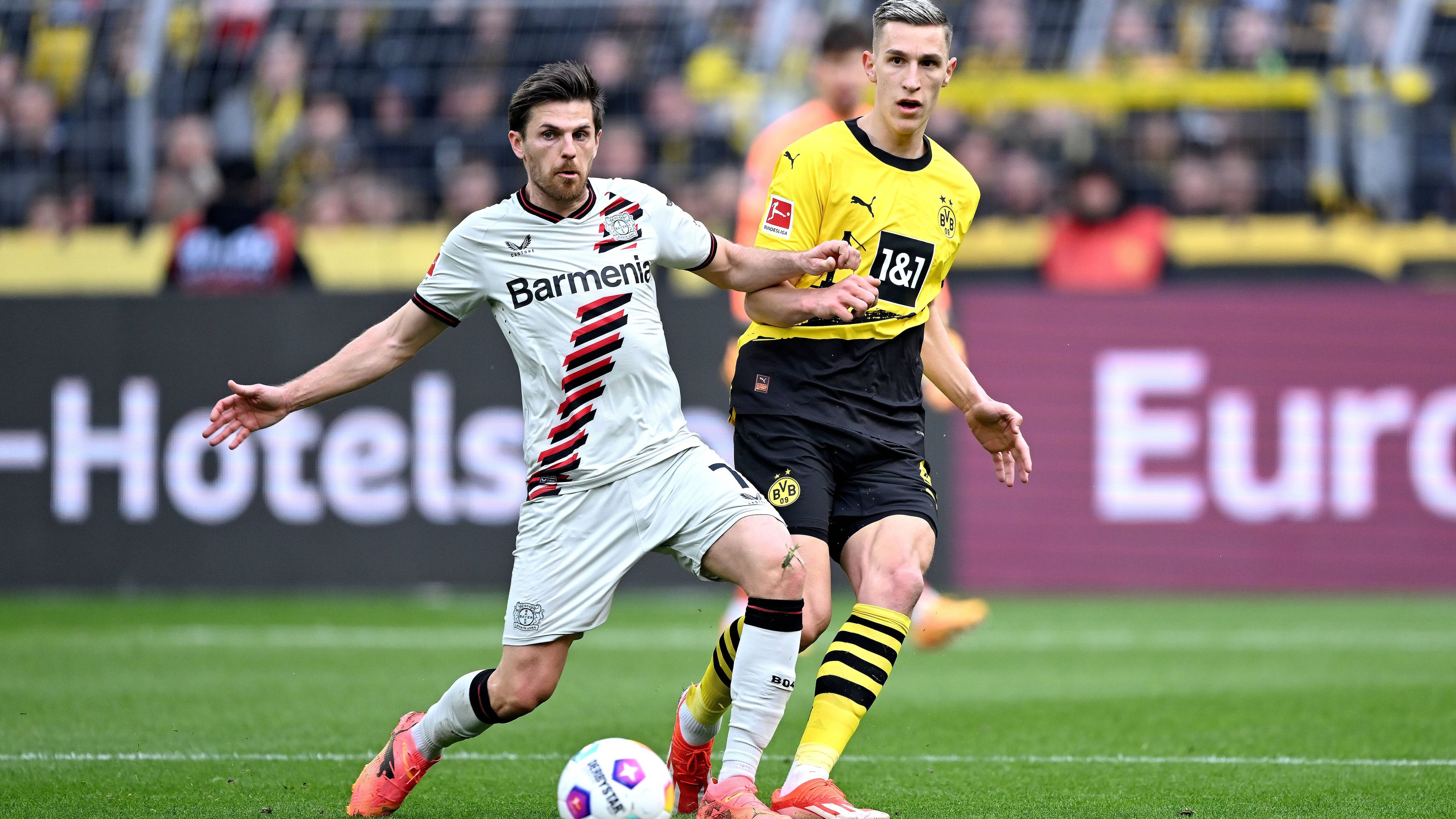 <strong>Jonas Hofmann (Bayer Leverkusen)</strong><br>In der 68. Minute legt er den Ball für Tella quer, der diese Chance allerdings nicht verwerten kann. Hofmann selber kommt zwar nur einmal zum Abschluss, ist dafür aber läuferisch stark und geht immer wieder in die gefährlichen Räume. <strong><em>ran</em>-Note: 3</strong>