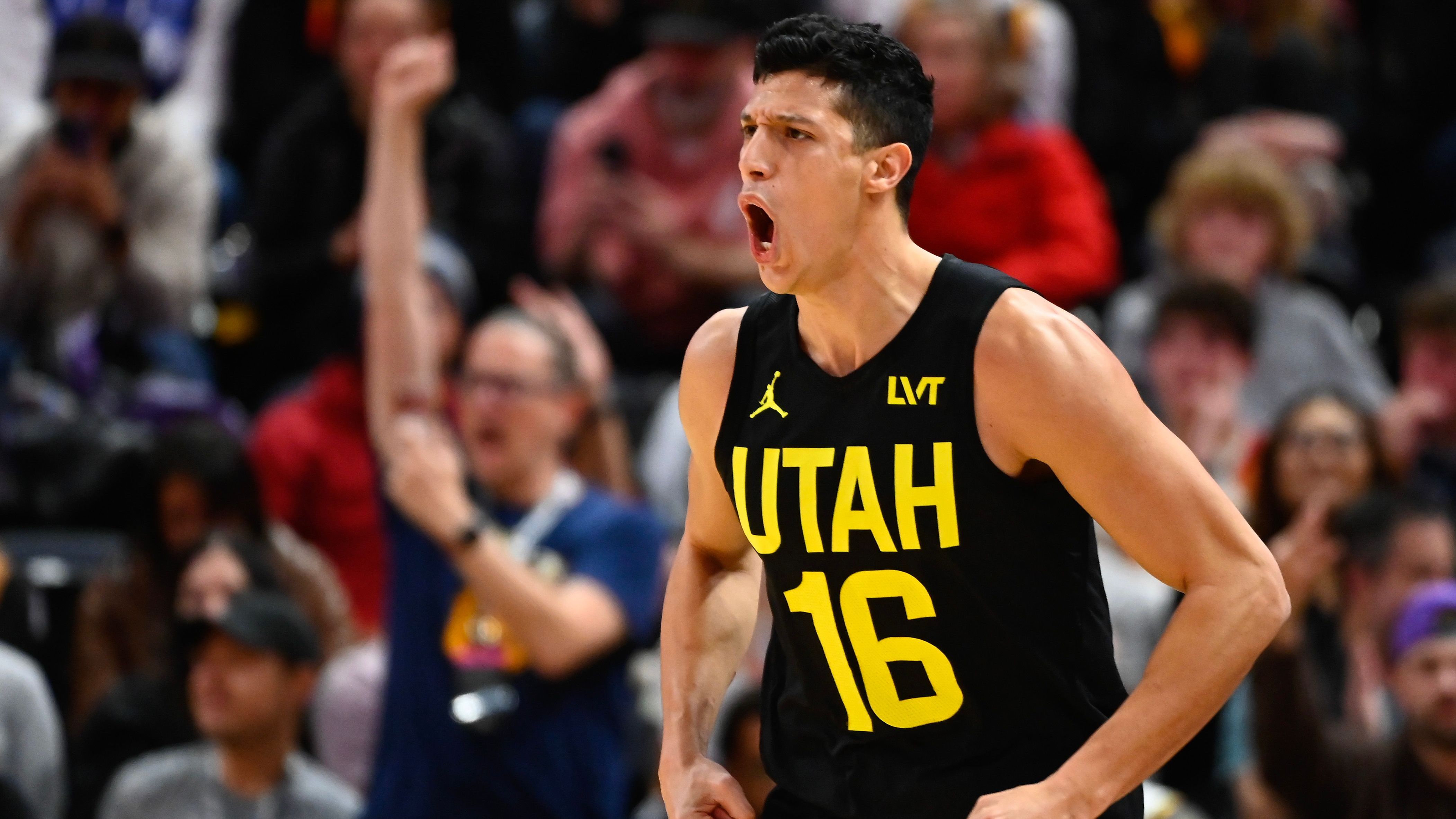 <strong>Simone Fontecchio (Detroit Pistons)</strong><br>Simone Fontecchio wechselt im Tausch für einen frühen Zweitrundenpick von den Utah Jazz nach Detroit. Der 28-jährige Italiener spielte 2020/21 noch in Deutschland für ALBA Berlin und ist seit dem Jahr 2022 in der NBA aktiv. In der laufenden Saison gelangen ihm durchschnittlich 8,9 Punkte und 3,5 Rebounds pro Spiel für Utah. Zudem ergab sich noch ein weiterer namhafter Trade in der NBA...