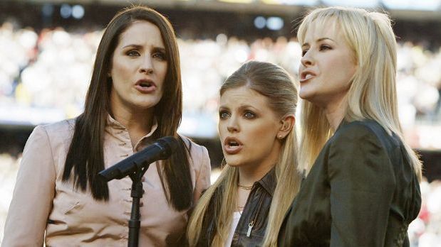 <strong>Dixie Chicks</strong><br>
                2003: Dixie Chicks beim Super Bowl zwischen den&nbsp;Tampa Bay Buccaneers&nbsp;und den Oakland Raiders.