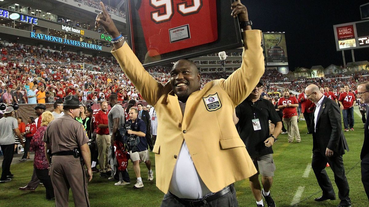 November 5, 2022, Tampa, FL, USA: Warren Sapp carries his framed jersey off the field after he is inducted into the Tampa Bay Buccaneers Ring of Honor and had his jersey retired back in November 20...