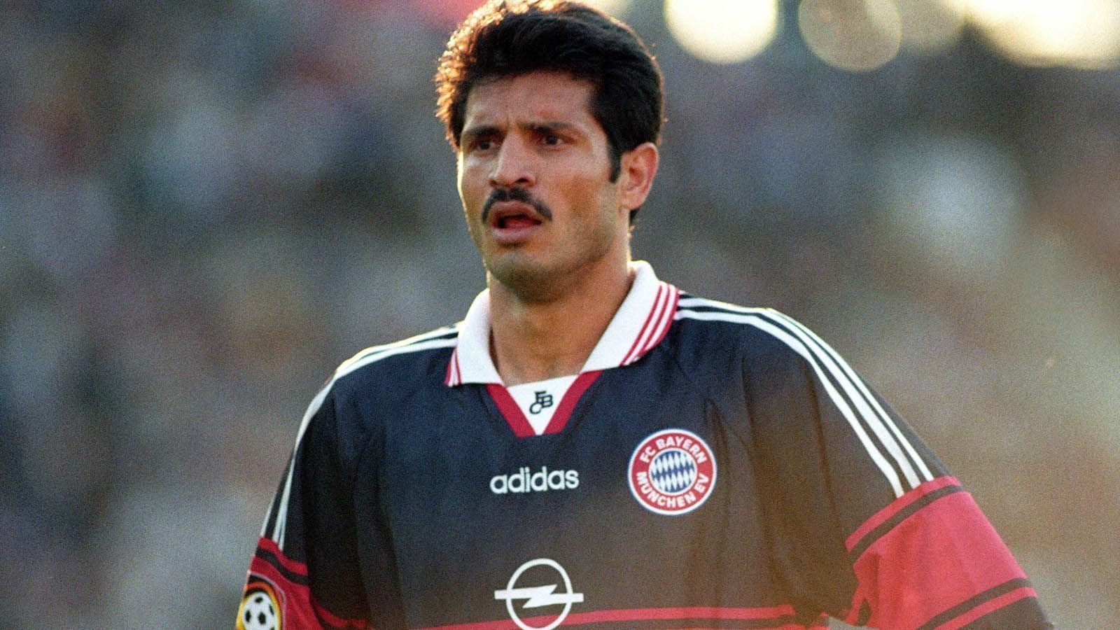 
                <strong>Ali Daei</strong><br>
                Der Iraner wurde 1996 Welttorjäger, die Hoffnungen waren groß, dass er auch bei den Bayern einschlagen würde. Der Rekordmeister zahlte 1998 immerhin fünf Millionen Mark. Doch es wurden in nur einer Saison ganze fünf Tore, dann zog er weiter. Frustriert wie so viele Transfer-Flops. "In München spielen Namen und nicht Spieler", sagte Daei.
              