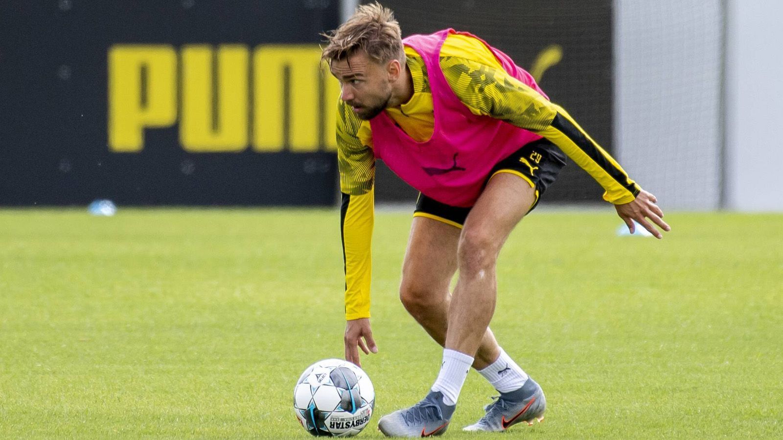 
                <strong>Marcel Schmelzer</strong><br>
                Alter: 31Marktwert: 2,5 Millionen EuroGehalt: 4 Millionen Euro
              