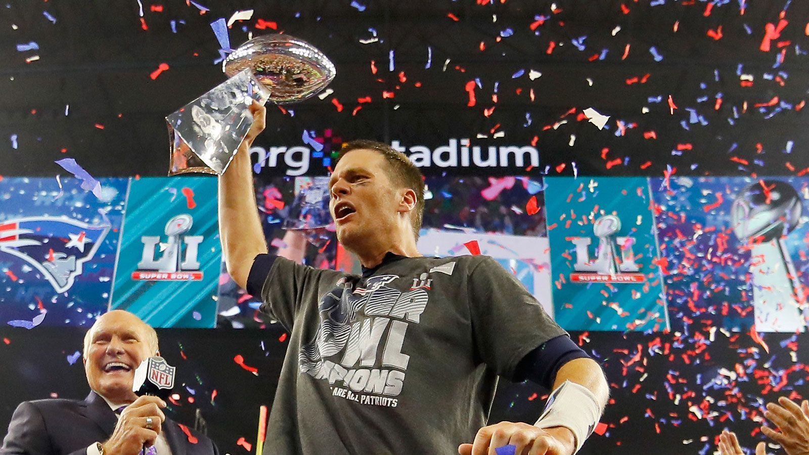 
                <strong>26. Rekord: Meister Super-Bowl-Siege</strong><br>
                Sieben Super-Bowl-Ringe kann sich Brady bereits an die Hand stecken. Sechs Mal gewann er den Super Bowl mit den Patriots, nun erstmals mit den Bucs.
              