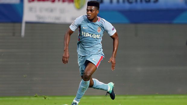 
                <strong>Jemerson (AS Monaco)</strong><br>
                Monacos Innenverteidiger Jemerson hat zwar erst zwei Länderspiele absolviert, aber dennoch wohl gute Karten, in Russland mit von der Partie zu sein. Denn der 25-Jährige war zuletzt in der WM-Qualifikation regelmäßig im Kader und debütierte auch unter Tite in der "Selecao". Zudem punktet der Defensivmann durch regelmäßige Einsätze in der Ligue 1. Dennoch fehlt Jemerson auf Tites Liste. Bei den Innenverteidigern legte sich der Coach der Selecao bereits auf Thiago Silva, Marquinhos (beide Paris St. Germain) und Miranda (Inter Mailand) fest.
              