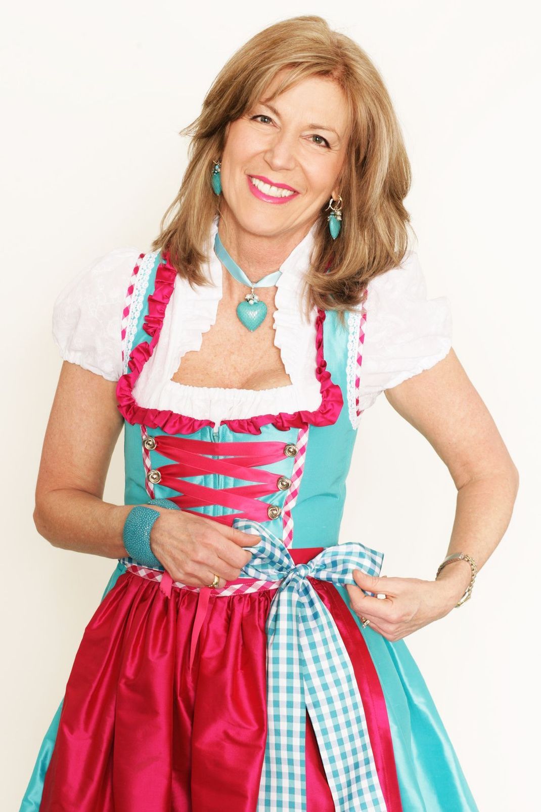 Die perfekten Oktoberfest-Accessoires harmonieren farblich mit Ihrem Kleid.