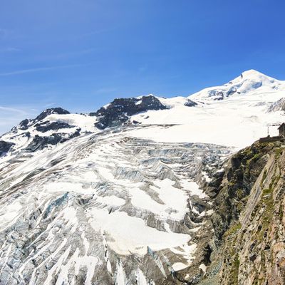 In den Schweizer Alpen im Kanton Wallis wird ein deutscher Wanderer vermisst. 