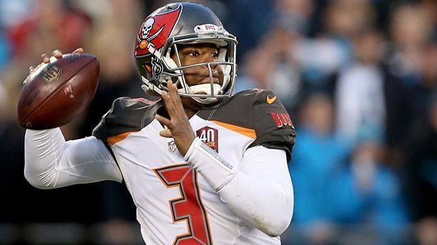 
                <strong>Jameis Winston, Tampa Bay Buccaneers</strong><br>
                Quarterback: Jameis Winston, Tampa Bay Buccaneers. Der 22-Jährige schaffte es in der Rookie-Saison in den Pro Bowl. Warf Pässe für 4.000 Yards, 22 Touchdowns und 15 Interceptions.
              