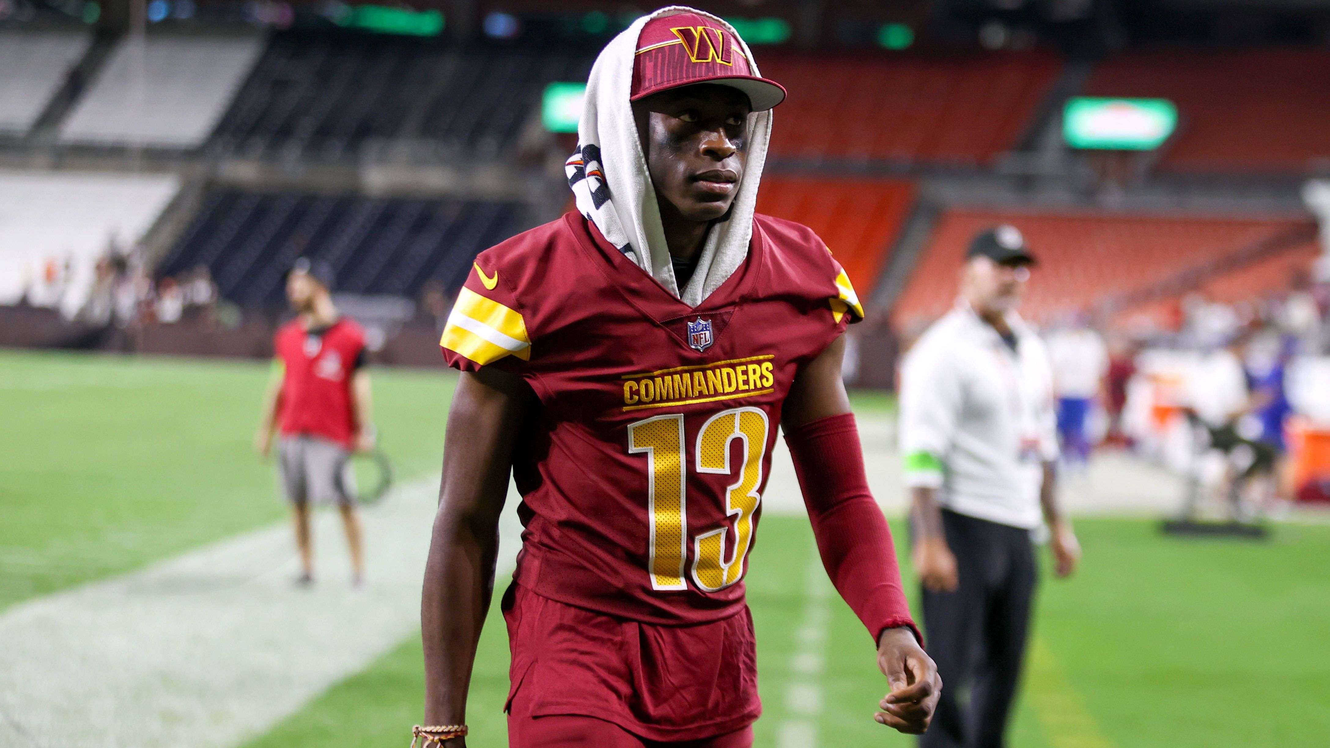 <strong>Washington Commanders: 2023, Pick 16 - Emmanuel Forbes (16)</strong><br>Forbes sollte die löchrige Defense der Commanders stärken, sein Abenteuer NFL startete aber mühsam. Nach einigen Spielen auf der Bank zu Beginn der Saison verletzte sich Forbes. Da hätten sich beide Seiten wohl mehr erwartet.