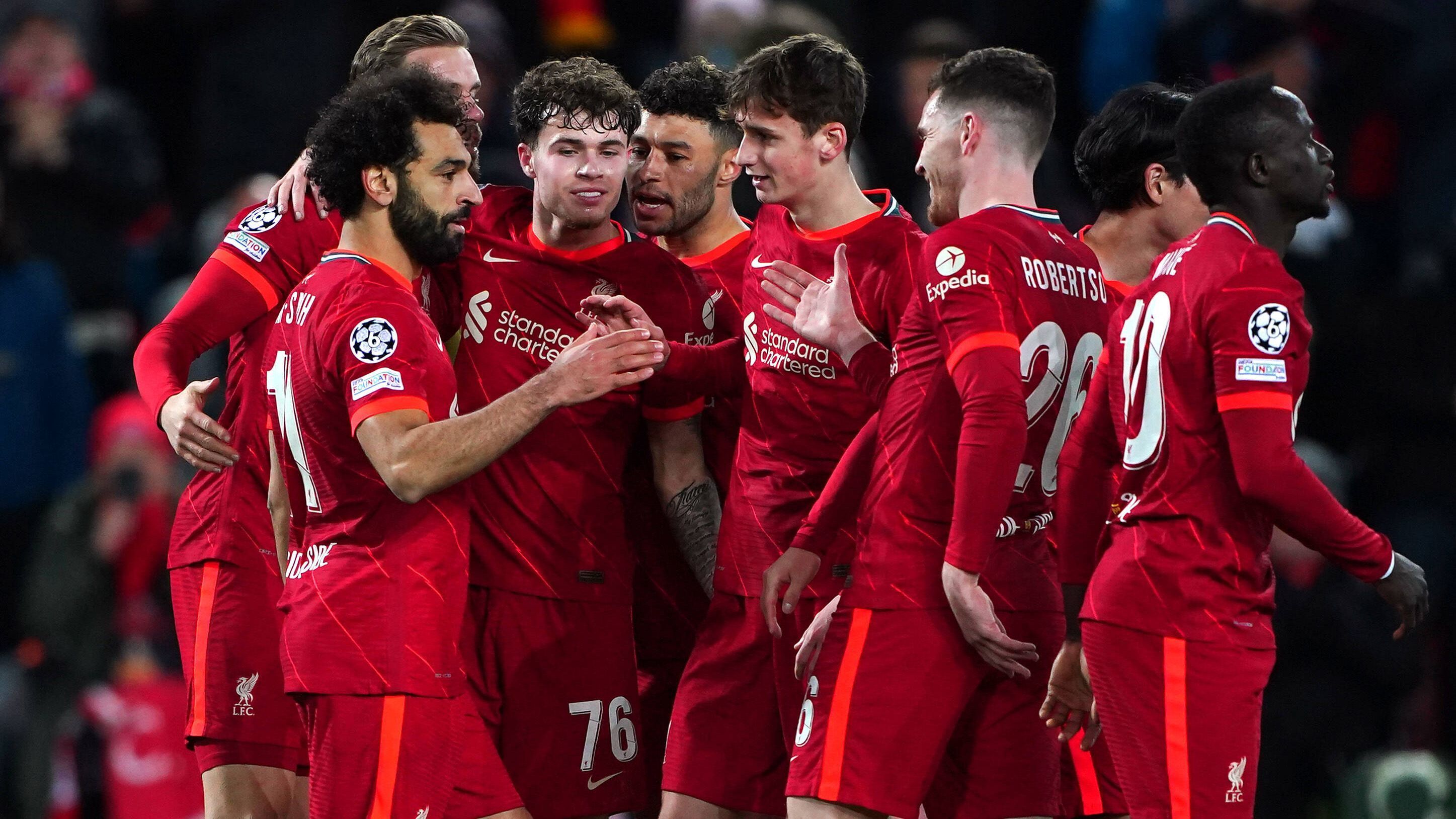 
                <strong>FC Liverpool</strong><br>
                Klare Klopp-Dominanz in Gruppe B. Während sich der FC Porto, AC Mailand und Atletico Madrid über die gesamte Gruppenphase gegenseitig die Punkte klauten, blieb der FC Liverpool schadlos. Auch am unbedeutenden letzten Spieltag ließen die Engländer noch einmal die Muskeln spielen und gewannen im San Siro beim AC Mailand mit 2:1. 
              