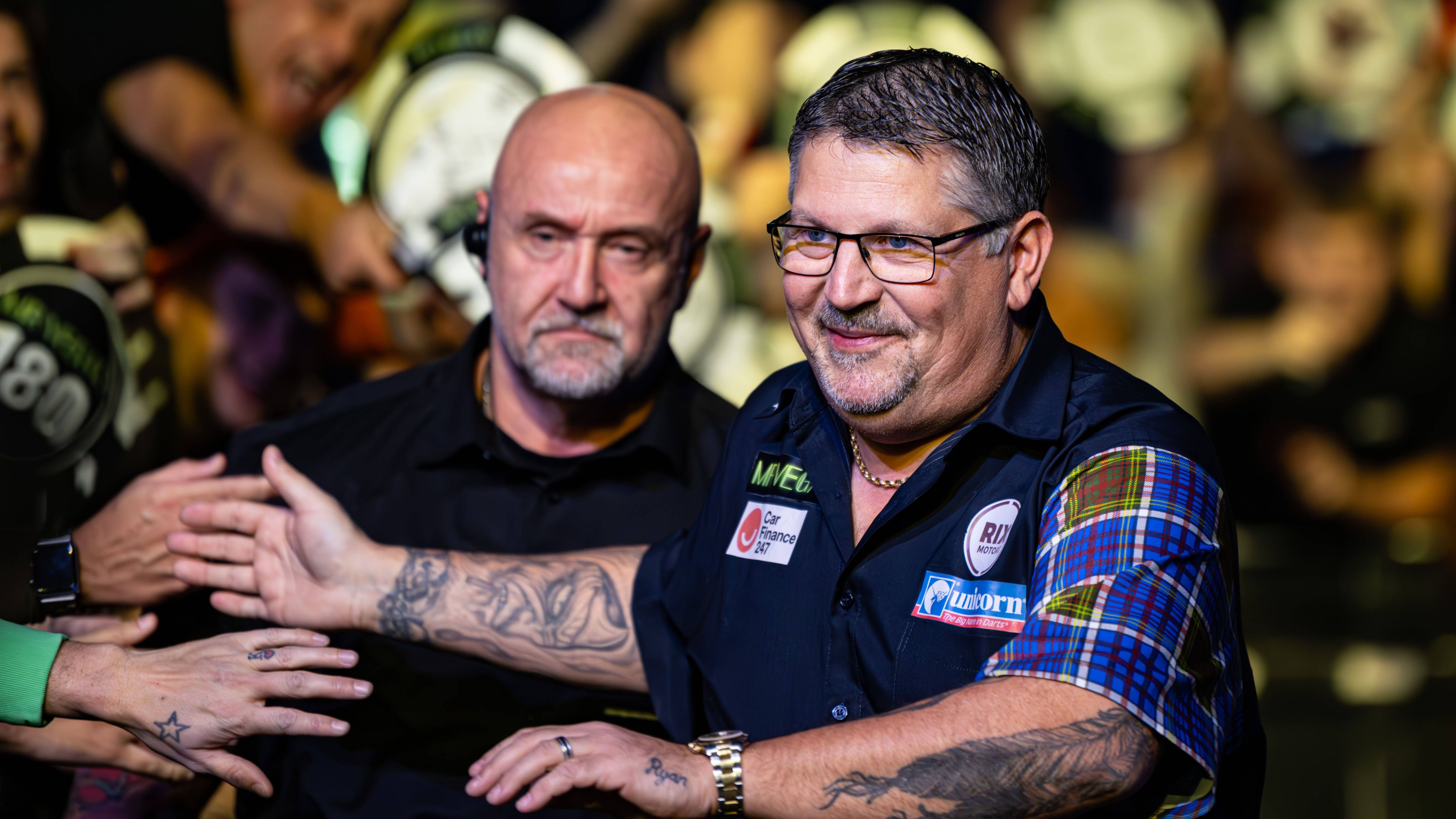 <strong>Gary Anderson </strong><br>Nach einem schwierigen Jahr hat sich Anderson eindrucksvoll in der Weltspitze zurückgemeldet und gehört 2023 zu den konstantesten Spielern. Keiner spielte einen höheren Average (98,72) als "The Flying Scotsman", der sein einziges Major-Finale gemeinsam mit Peter Wright gegen Price und Clayton verlor.