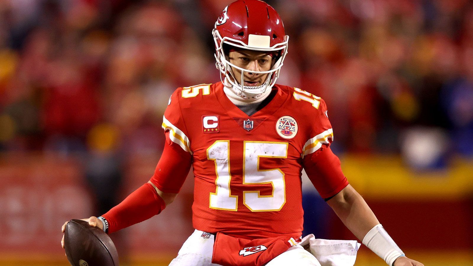 
                <strong>Platz 4: Patrick Mahomes (Kansas City Chiefs)</strong><br>
                &#x2022; Position: Quarterback<br>&#x2022; In der NFL seit: 2017 (10. Pick)<br>&#x2022; Größte Erfolge: Super-Bowl-Champion LIV, NFL MVP 2018, Super Bowl MVP, Offensive Player of the Year 2018, First-Team All-Pro 2018, 4x Pro Bowl<br>
              