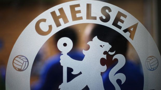 
                <strong>Platz 4: FC Chelsea (1,121 Milliarden Euro)</strong><br>
                Platz 4: FC Chelsea (1,121 Milliarden Euro). Auch der jüngste Meistertitel verhilft den "Blues" nicht auf das Treppchen. Die Reaktion von Teammanager Jose Mourinho auf die Studie ist nicht überliefert - der Portugiese dürfte aber "not amused" gewesen sein.
              