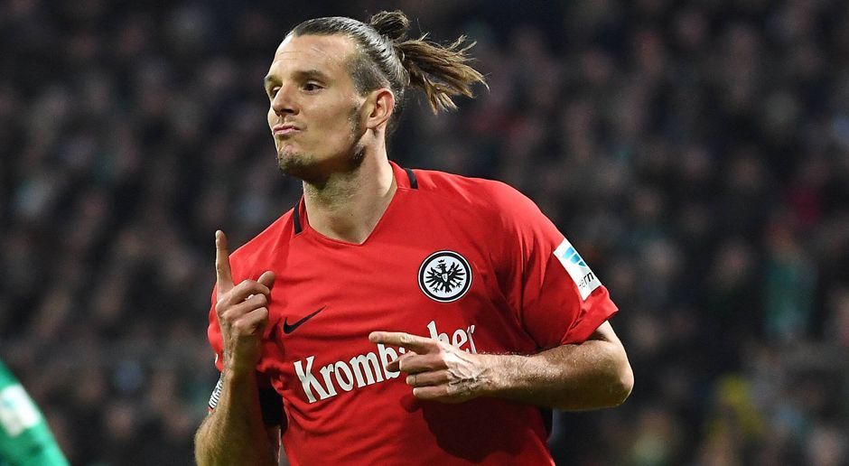 
                <strong>Alexander Meier</strong><br>
                Eintracht Frankfurt erkennt sein Potential, leiht den Stürmer erst aus und verpflichtet ihn dann fest für 650.000 Euro. Gut angelegtes Geld, wenn man seine 92 Bundesliga-Tore für die Eintracht berücksichtigt.
              