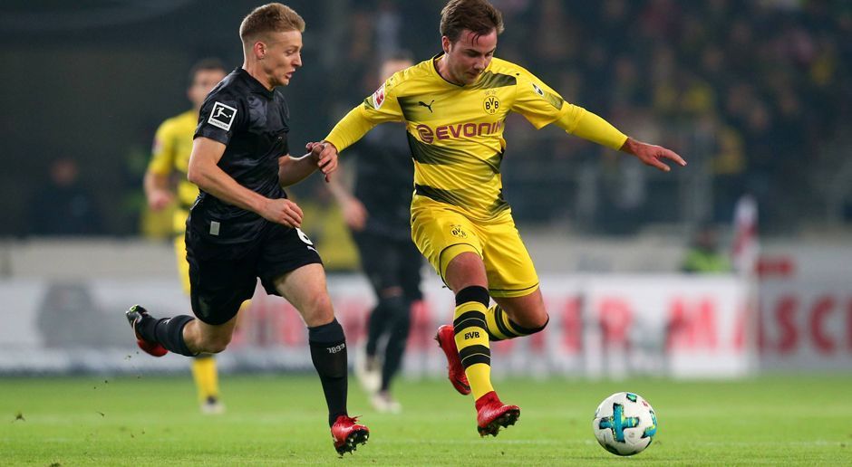 
                <strong>Mario Götze</strong><br>
                Belebendes Element, eine starke erste Halbzeit, in der er der Initiator zahlreicher gefährlicher und sehenswerter Angriffe ist. Ist bei zwei seiner guten Chancen bei seinen Schüssen nicht konsequent genug, leitet den Handelfmeter aber mit seinem von Pavard mit dem Ellenbogen geblockten Pass ein. Lässt in Halbzeit zwei deutlich nach, wird vom VfB in seinem Wirkungskreis effektiv eingeschränkt. ran-Note: 3
              