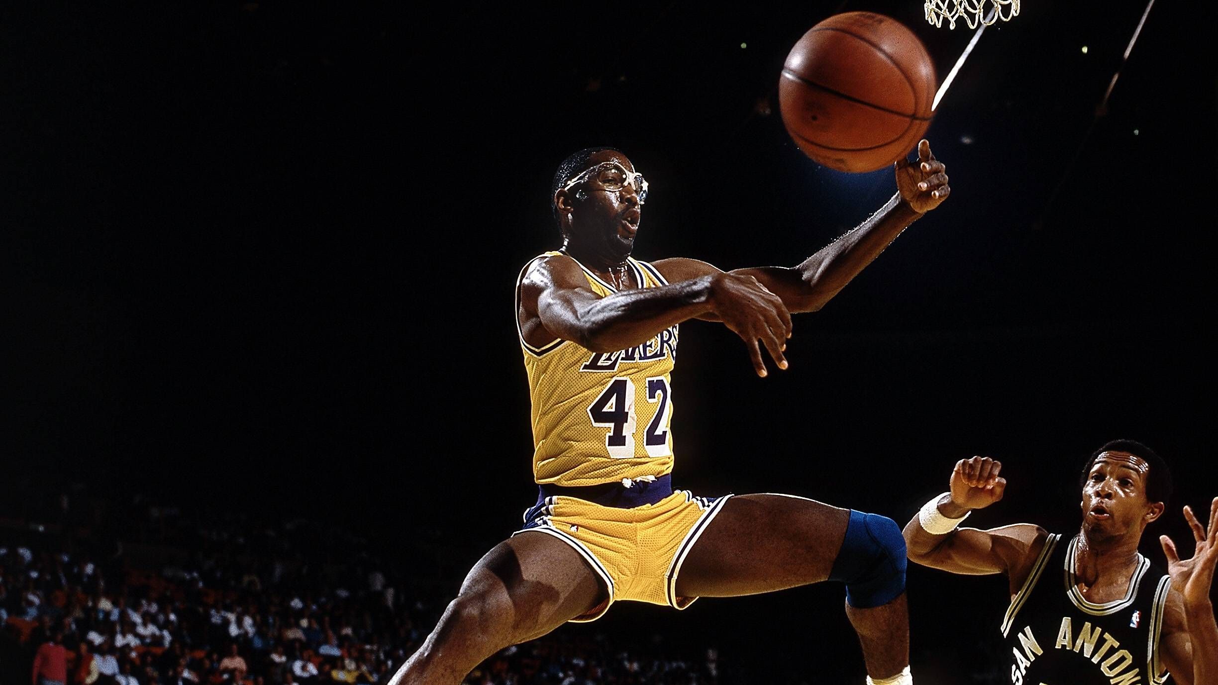 <strong>James Worthy (Los Angeles Lakers) - Finals MVP 1988</strong><br>Serie: Los Angeles Lakers vs. Detroit Pistons (4-3)<br>Finals-Stats: 22,0 Punkte, 7,4 Rebounds und 4,4 Assists in 38,0 Minuten<br>Playoff-Stats: 21,1 Punkte, 5,8 Rebounds und 4,4 Assists in 37,3 Minuten