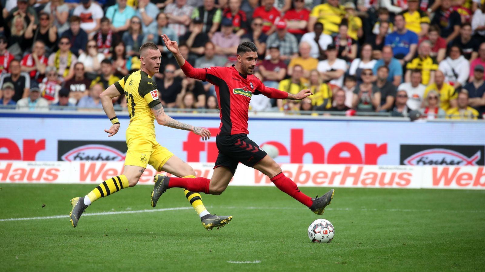 
                <strong>Marius Wolf</strong><br>
                Aufgrund der Verletzungen von Hakimi und Piszczek auf die Position des rechten Verteidigers nach hinten versetzt: Verliert dort nahezu jeden Zweikampf und gehört zu den Schwachpunkten der Borussia. Häufig muss ihm Weigl zur Hilfe eilen. Kommt in der 21. Minute nach einer Sancho-Ecke unverhofft aus 25 m zum Schuss, verzieht jedoch deutlich. Knickt kurz nach der Pause fies um und muss in der 55. Minute durch Toprak ersetzt werden. ran-Note: 5
              